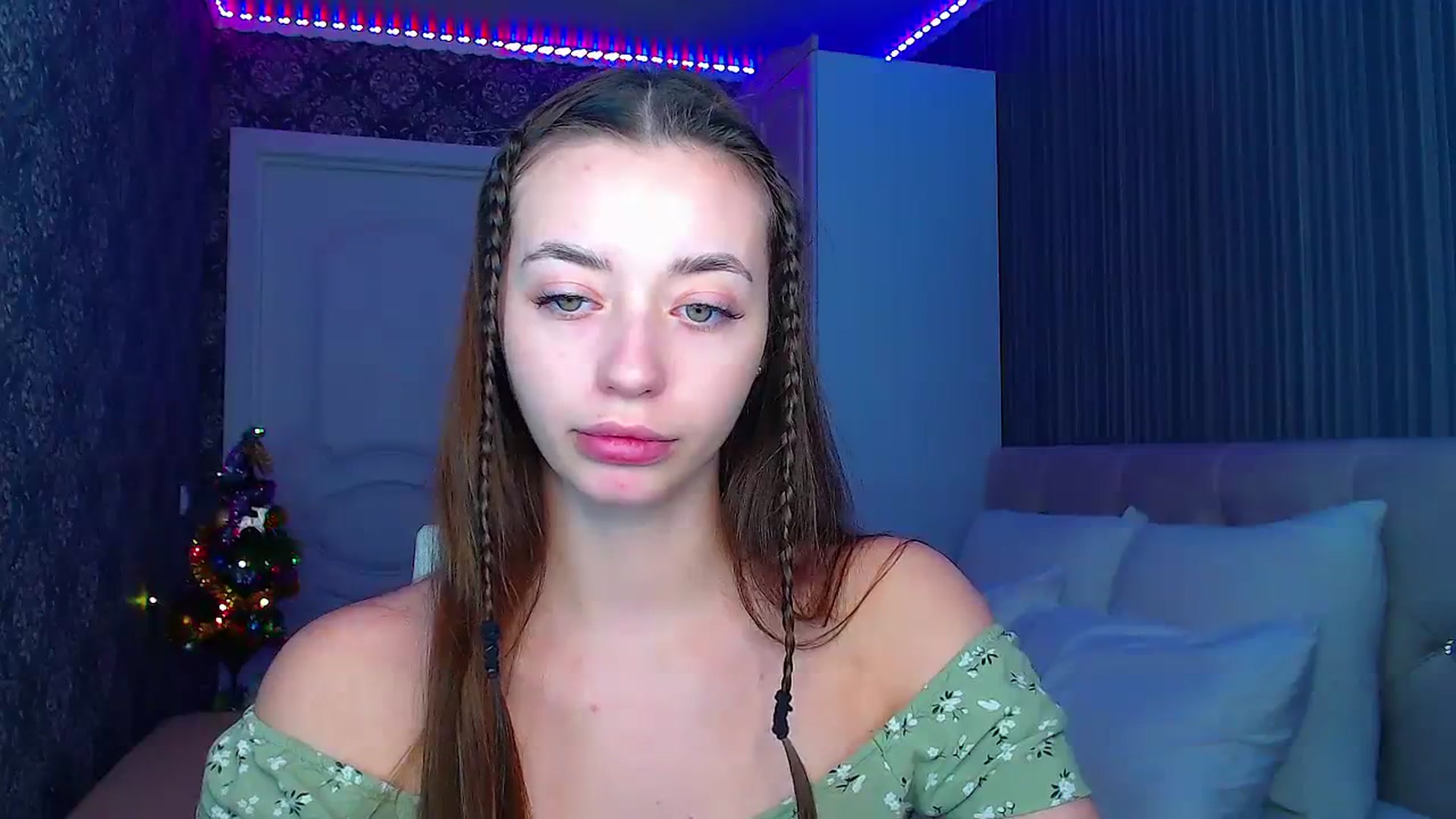 Gallery image thumbnail from EmeraldLilyyy's myfreecams stream on, 12/18/2023, 11:59 image 3 of 20