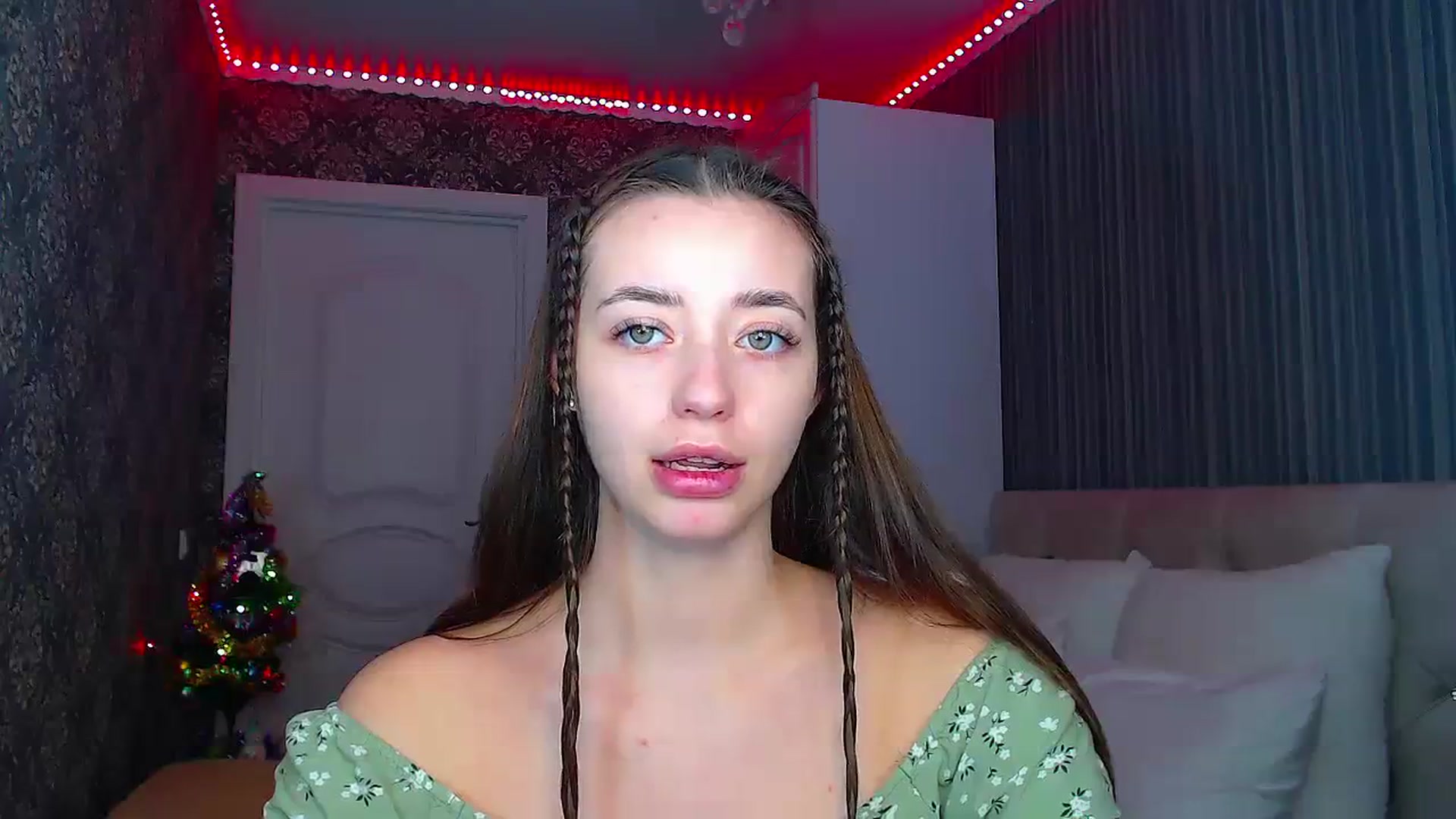 Gallery image thumbnail from EmeraldLilyyy's myfreecams stream on, 12/18/2023, 11:59 image 20 of 20
