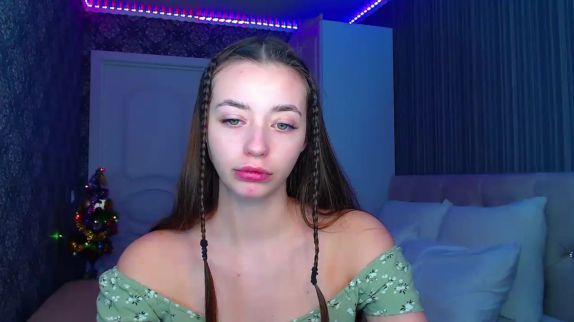 Gallery image thumbnail from EmeraldLilyyy's myfreecams stream on, 12/18/2023, 11:59 image 2 of 20