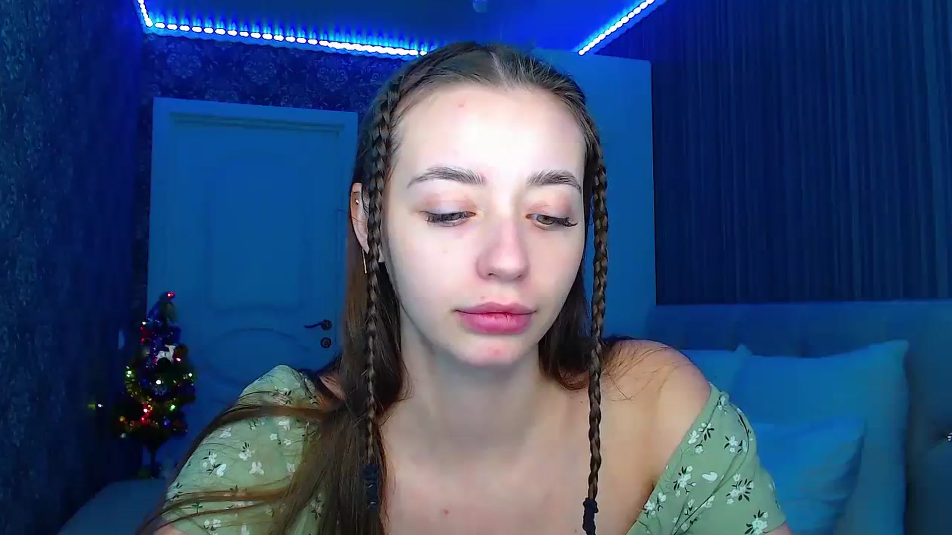 Gallery image thumbnail from EmeraldLilyyy's myfreecams stream on, 12/18/2023, 11:59 image 5 of 20