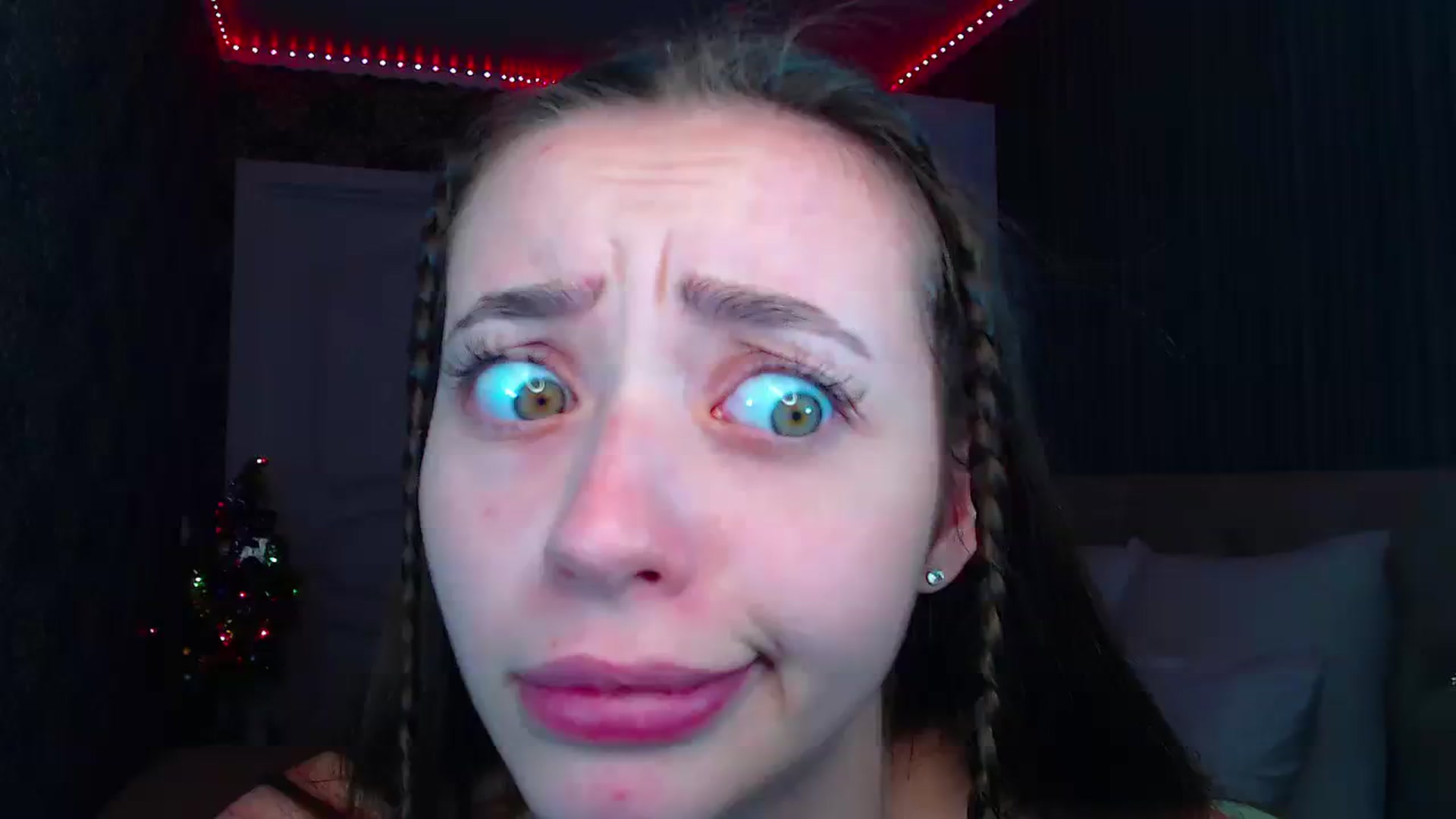 Gallery image thumbnail from EmeraldLilyyy's myfreecams stream on, 12/18/2023, 11:59 image 6 of 20