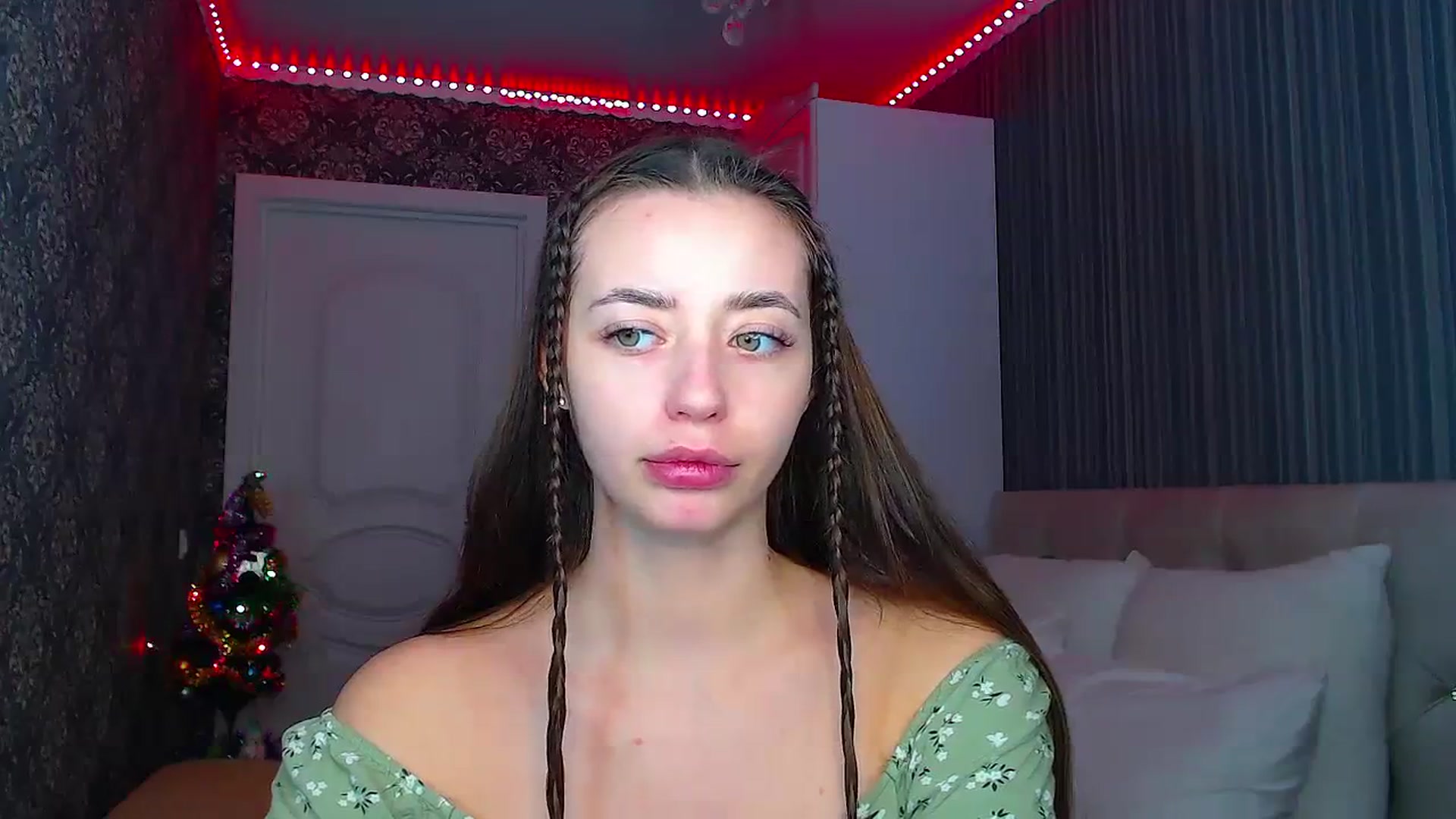 Gallery image thumbnail from EmeraldLilyyy's myfreecams stream on, 12/18/2023, 11:59 image 19 of 20