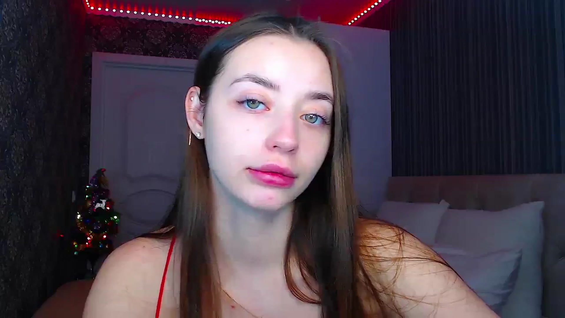 Gallery image thumbnail from EmeraldLilyyy's myfreecams stream on, 12/19/2023, 11:35 image 12 of 20