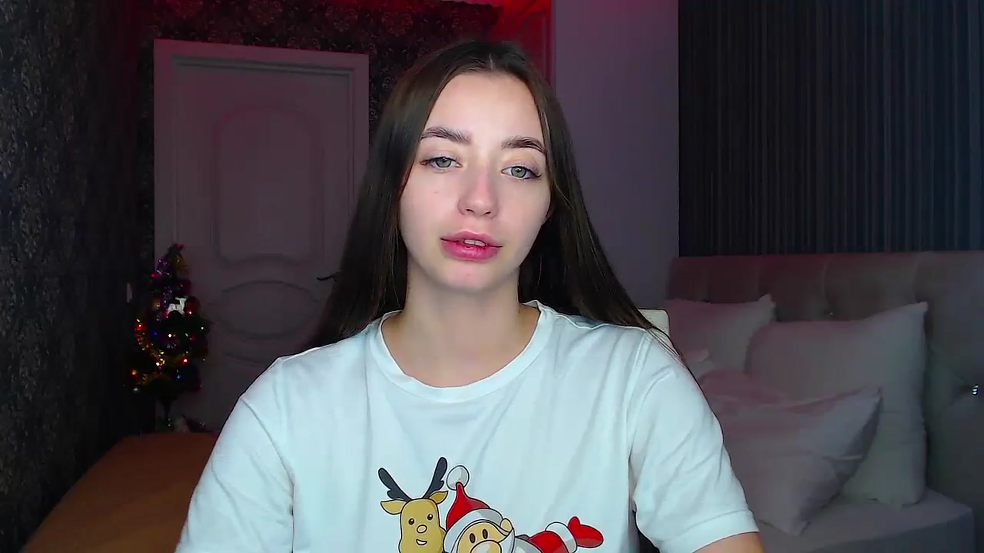 Gallery image thumbnail from EmeraldLilyyy's myfreecams stream on, 12/20/2023, 14:08 image 14 of 20
