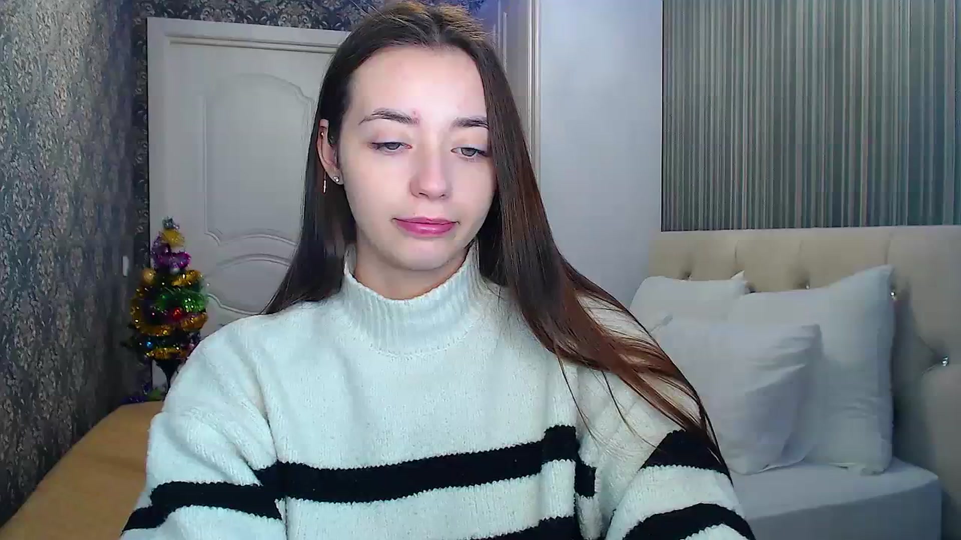 Gallery image thumbnail from EmeraldLilyyy's myfreecams stream on, 12/23/2023, 11:26 image 7 of 20