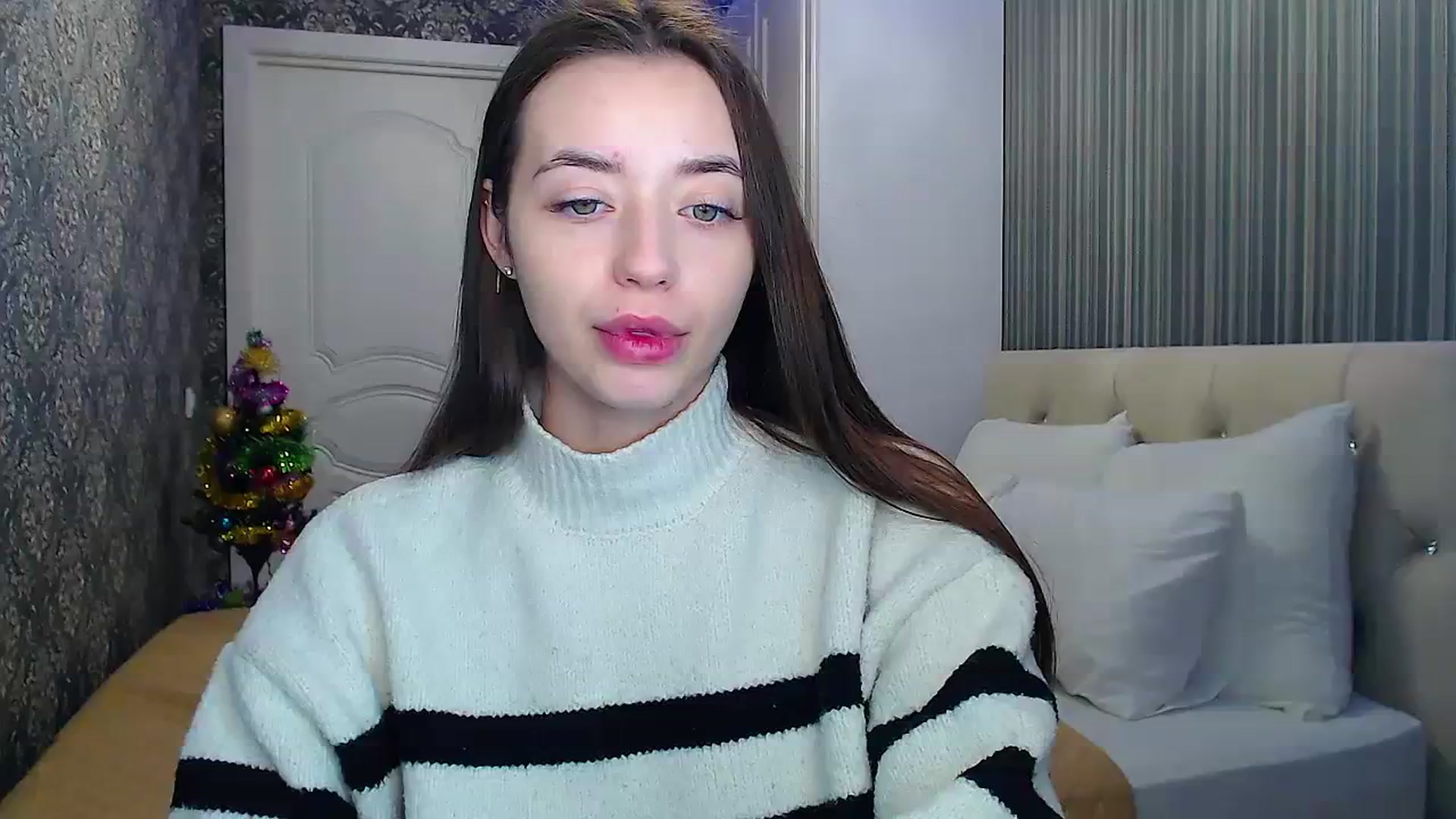 Gallery image thumbnail from EmeraldLilyyy's myfreecams stream on, 12/23/2023, 11:26 image 12 of 20