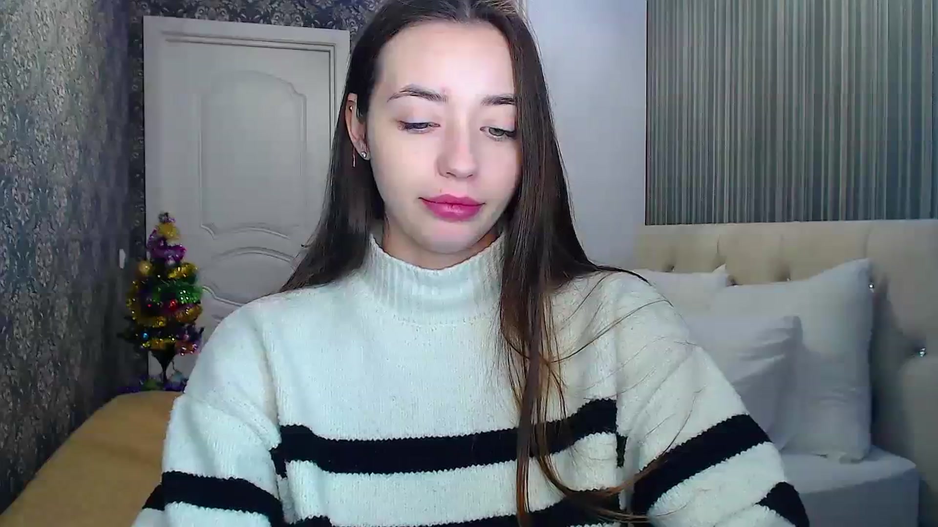 Gallery image thumbnail from EmeraldLilyyy's myfreecams stream on, 12/23/2023, 11:26 image 16 of 20