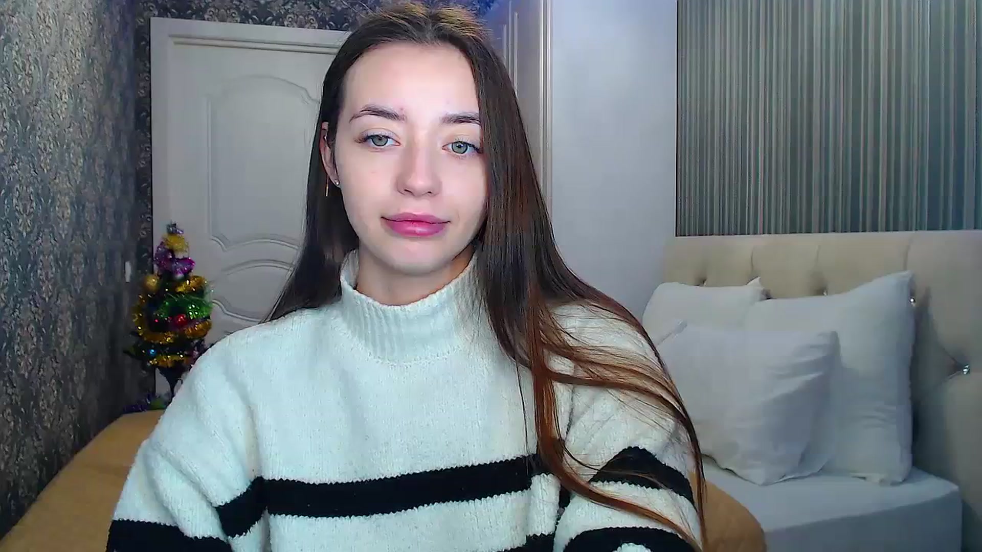 Gallery image thumbnail from EmeraldLilyyy's myfreecams stream on, 12/23/2023, 11:26 image 8 of 20