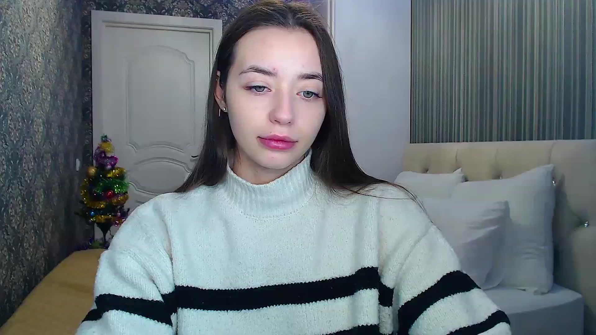 Gallery image thumbnail from EmeraldLilyyy's myfreecams stream on, 12/23/2023, 11:26 image 14 of 20