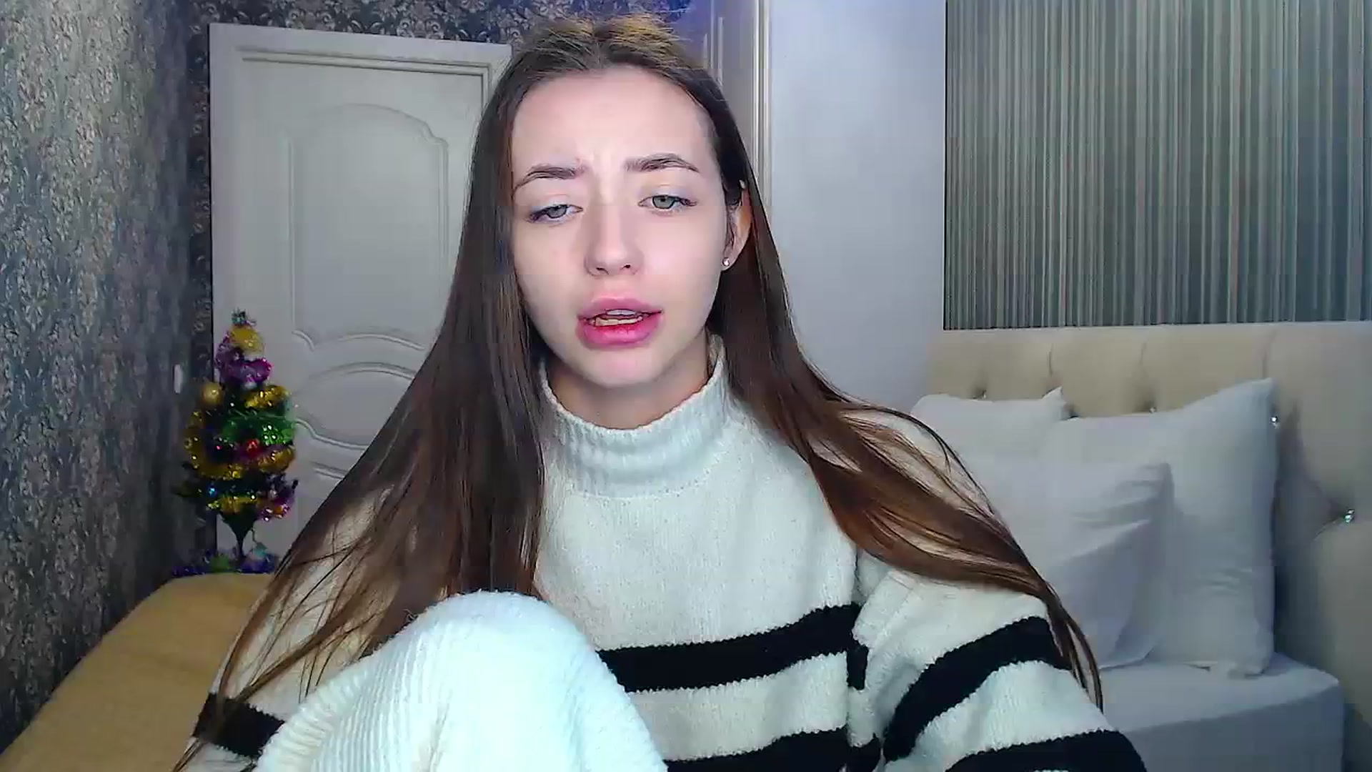 Gallery image thumbnail from EmeraldLilyyy's myfreecams stream on, 12/23/2023, 11:26 image 18 of 20