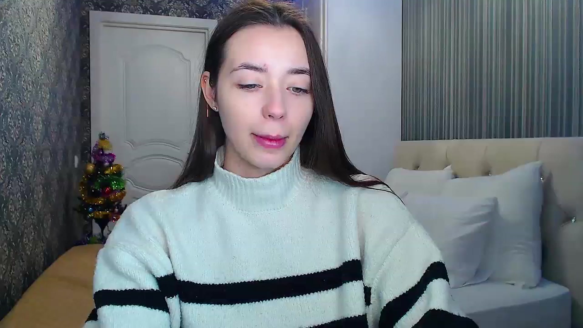Gallery image thumbnail from EmeraldLilyyy's myfreecams stream on, 12/23/2023, 11:26 image 4 of 20