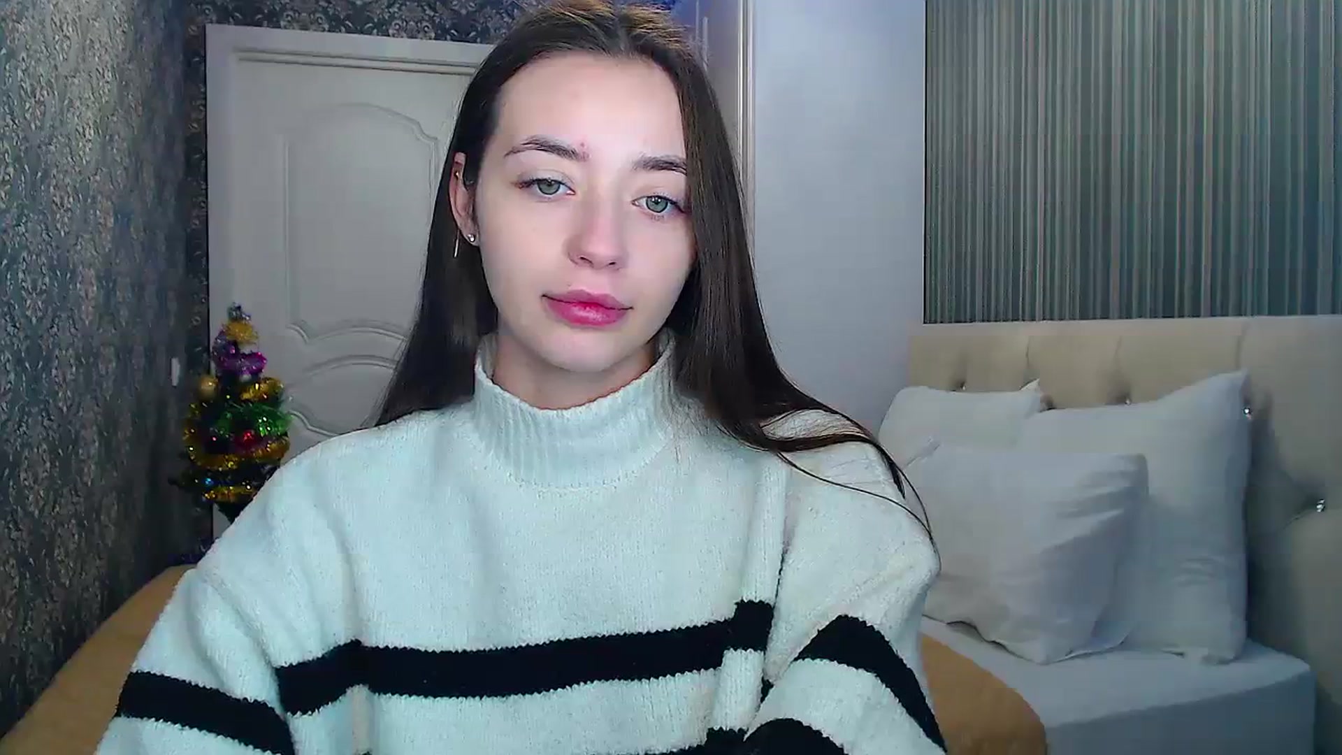 Gallery image thumbnail from EmeraldLilyyy's myfreecams stream on, 12/23/2023, 11:26 image 5 of 20