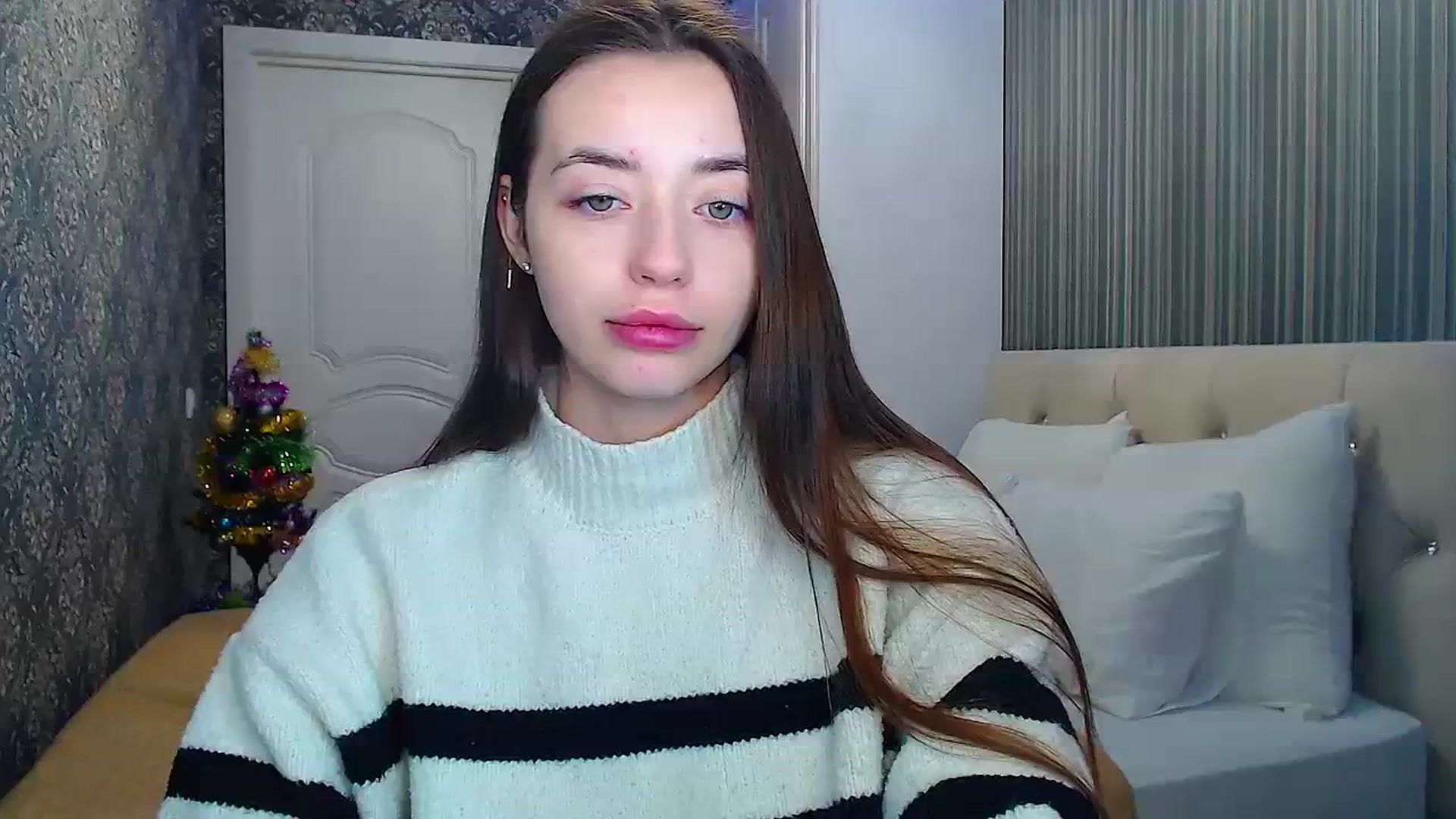 Gallery image thumbnail from EmeraldLilyyy's myfreecams stream on, 12/23/2023, 11:26 image 10 of 20