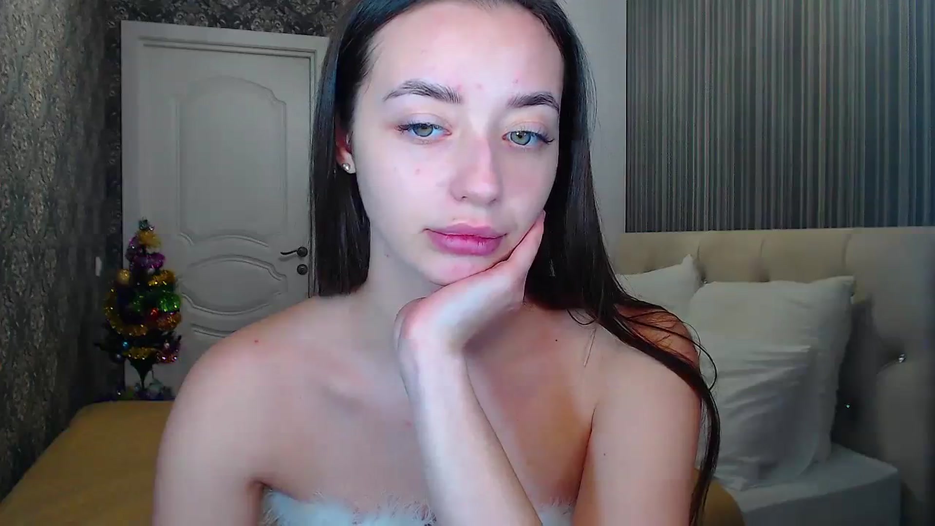 Gallery image thumbnail from EmeraldLilyyy's myfreecams stream on, 12/25/2023, 10:56 image 20 of 20