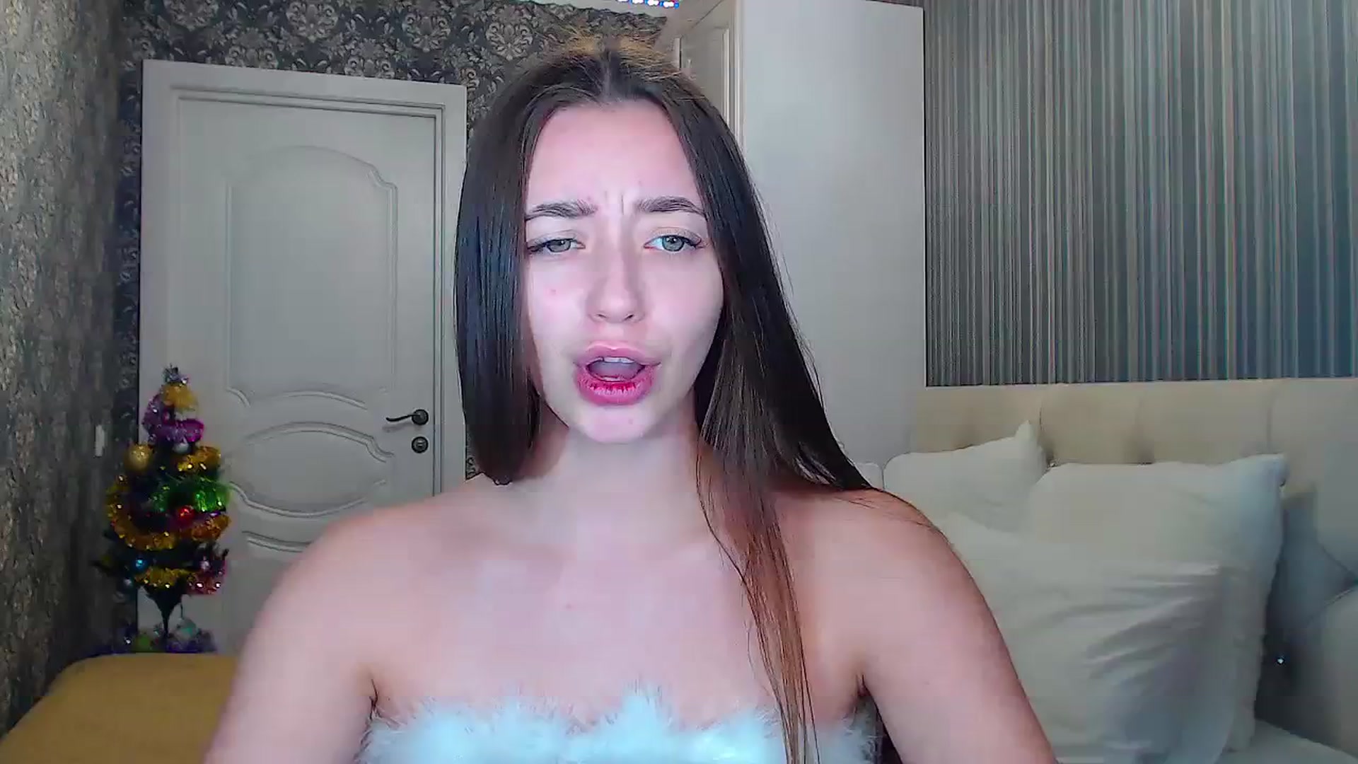 Gallery image thumbnail from EmeraldLilyyy's myfreecams stream on, 12/25/2023, 11:40 image 19 of 20