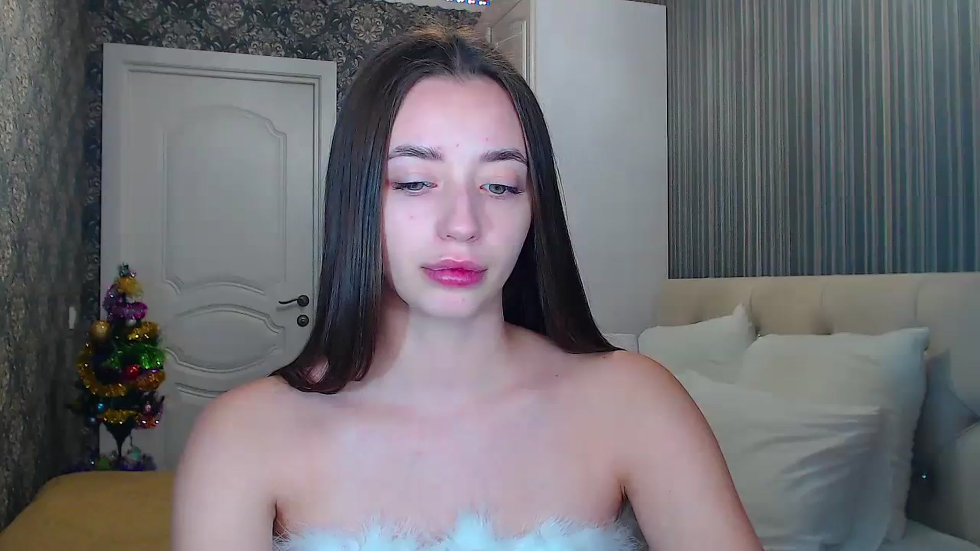 Gallery image thumbnail from EmeraldLilyyy's myfreecams stream on, 12/25/2023, 11:40 image 9 of 20