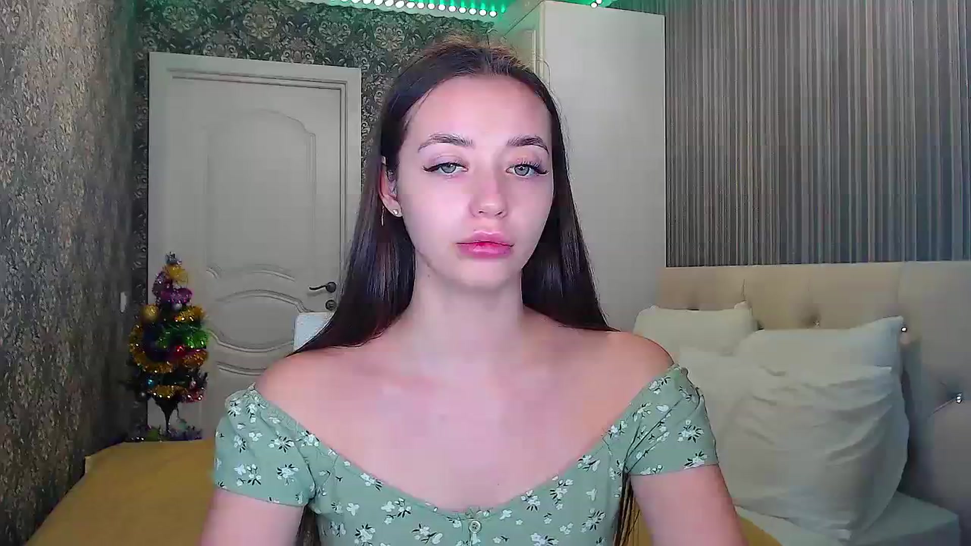 Gallery image thumbnail from EmeraldLilyyy's myfreecams stream on, 12/28/2023, 11:43 image 12 of 20