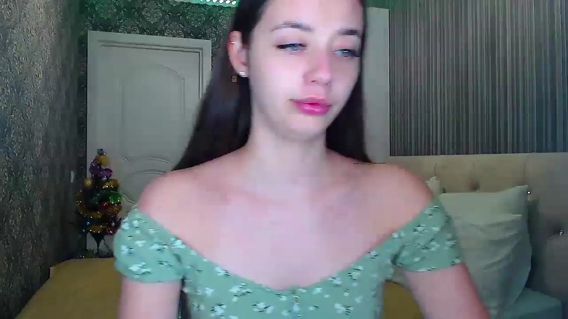 Gallery image thumbnail from EmeraldLilyyy's myfreecams stream on, 12/28/2023, 11:43 image 6 of 20