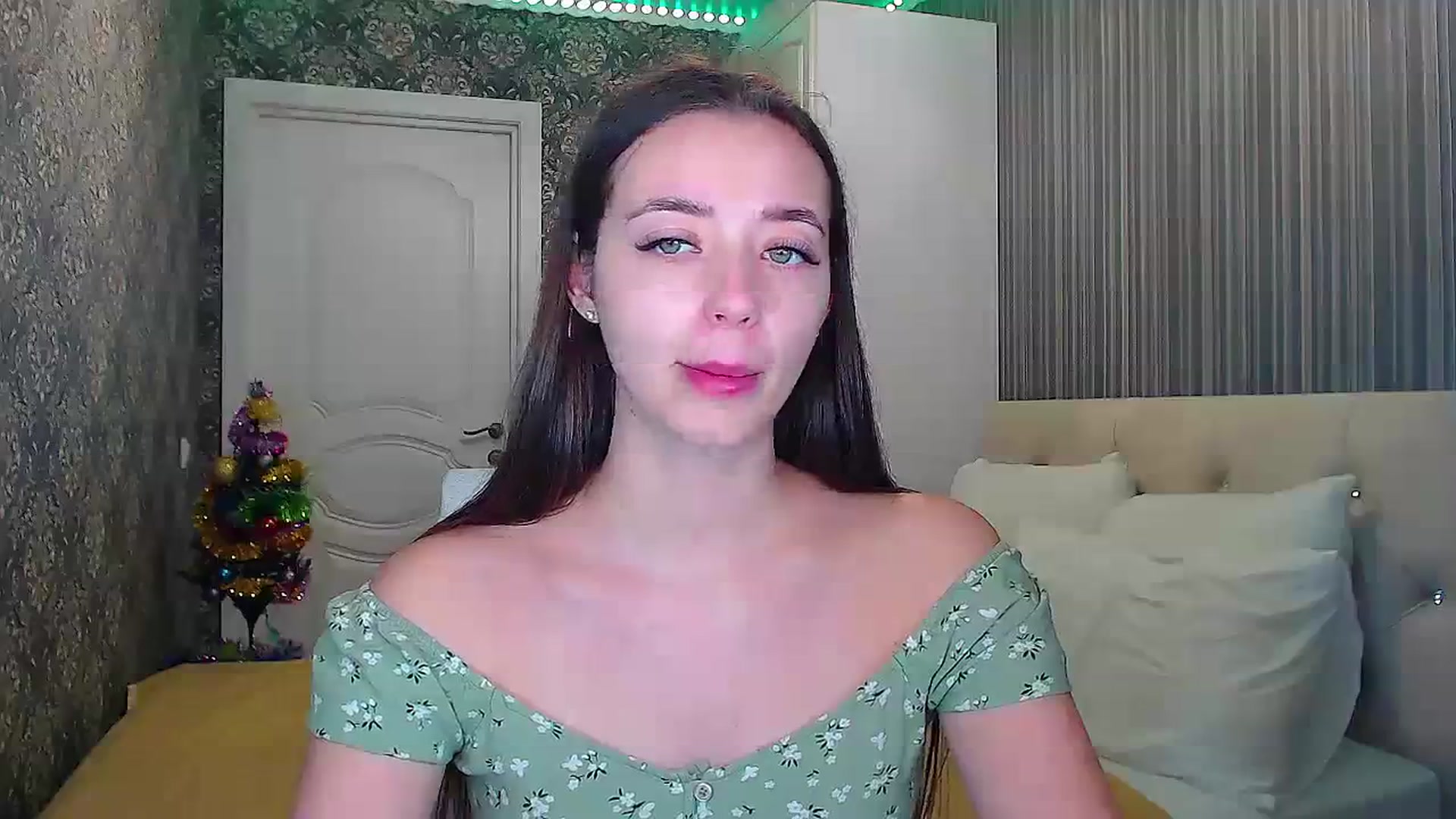 Gallery image thumbnail from EmeraldLilyyy's myfreecams stream on, 12/28/2023, 11:43 image 13 of 20
