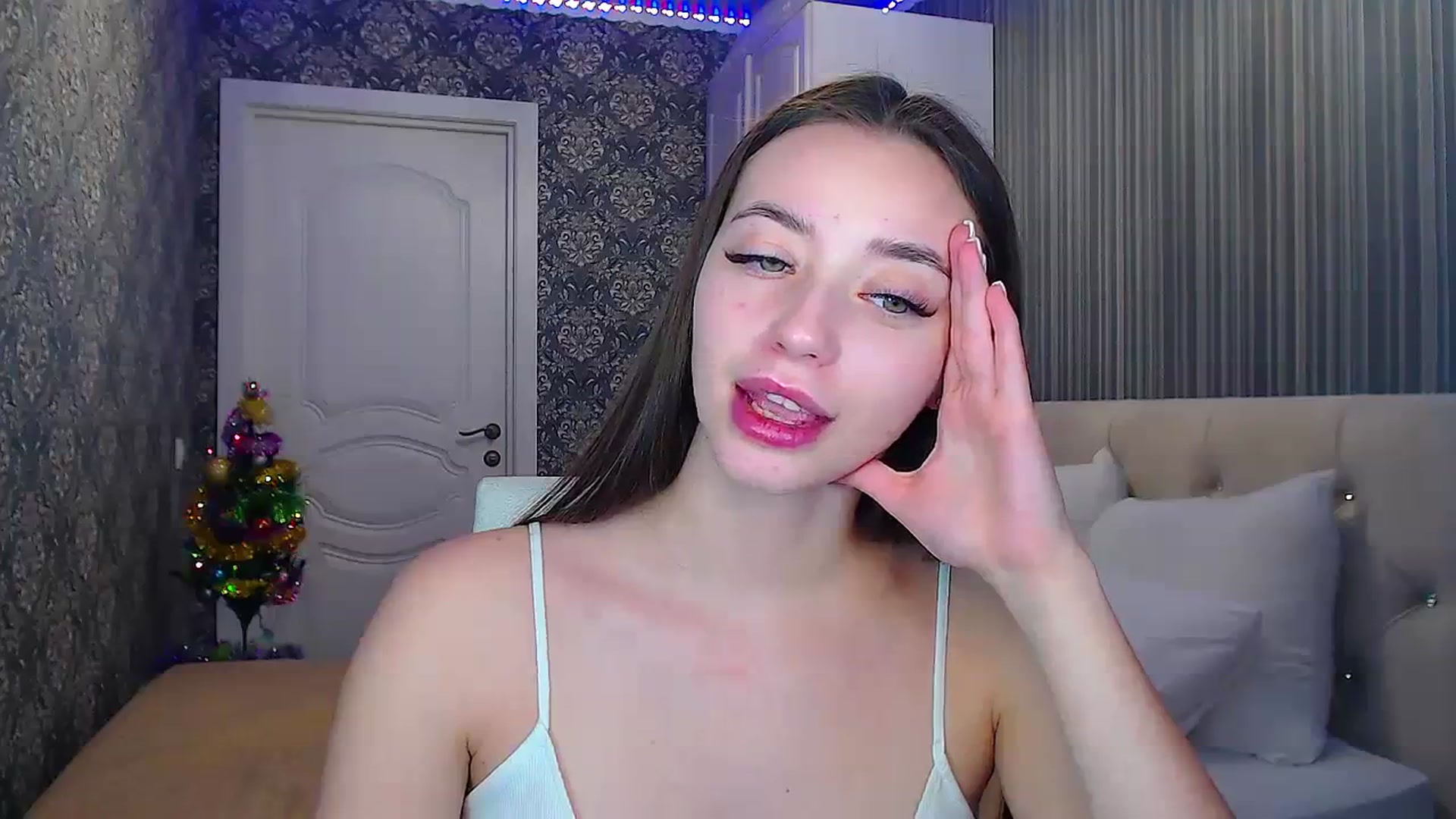 Gallery image thumbnail from EmeraldLilyyy's myfreecams stream on, 12/29/2023, 11:15 image 15 of 20