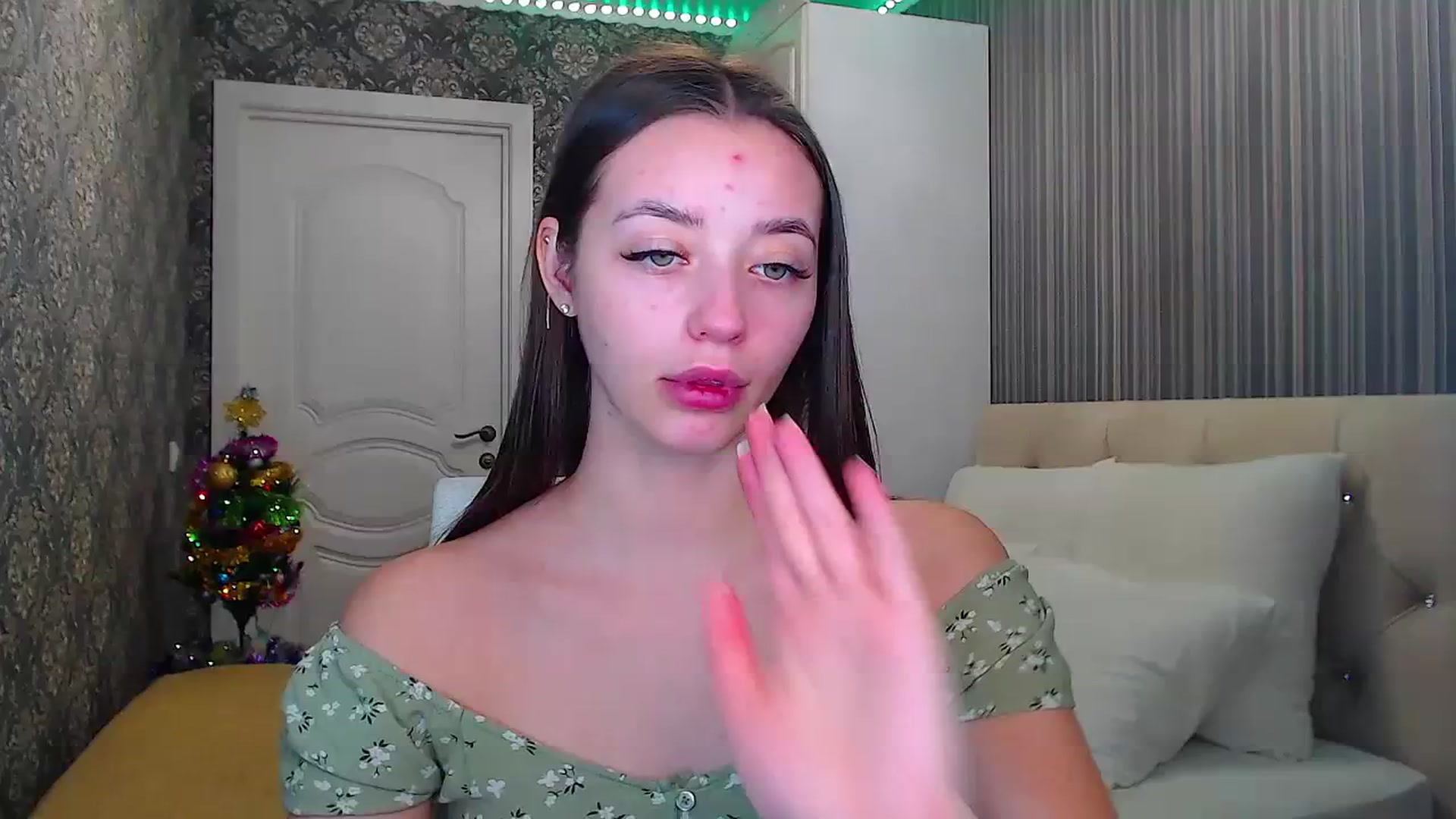 Gallery image thumbnail from EmeraldLilyyy's myfreecams stream on, 01/02/2024, 10:53 image 10 of 20
