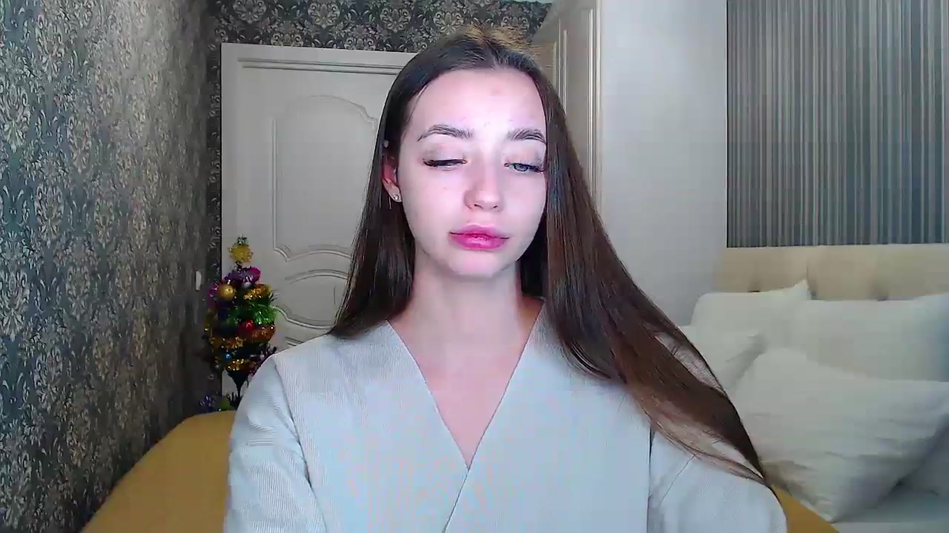 Gallery image thumbnail from EmeraldLilyyy's myfreecams stream on, 01/08/2024, 12:46 image 17 of 20