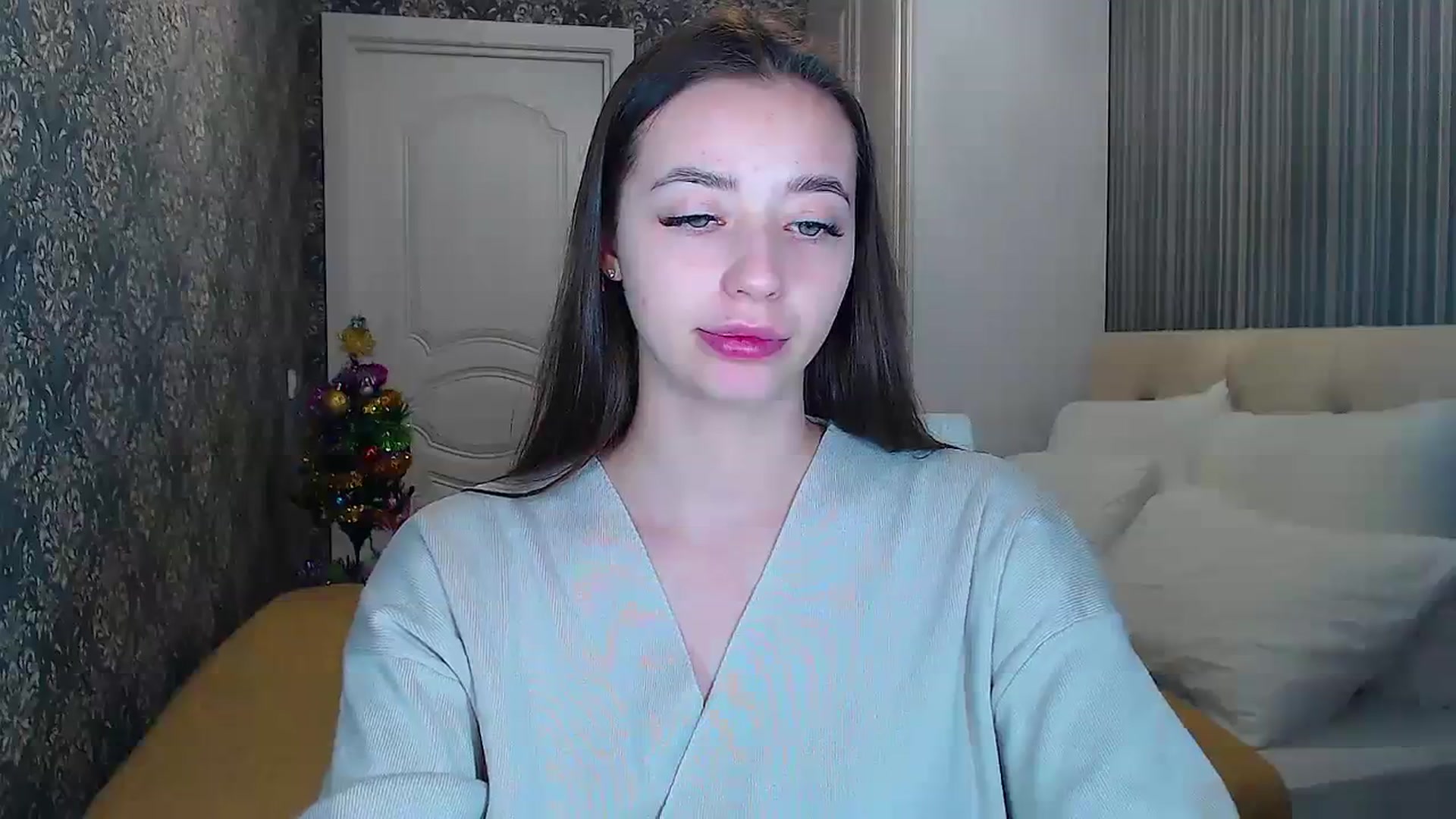 Gallery image thumbnail from EmeraldLilyyy's myfreecams stream on, 01/08/2024, 12:46 image 8 of 20
