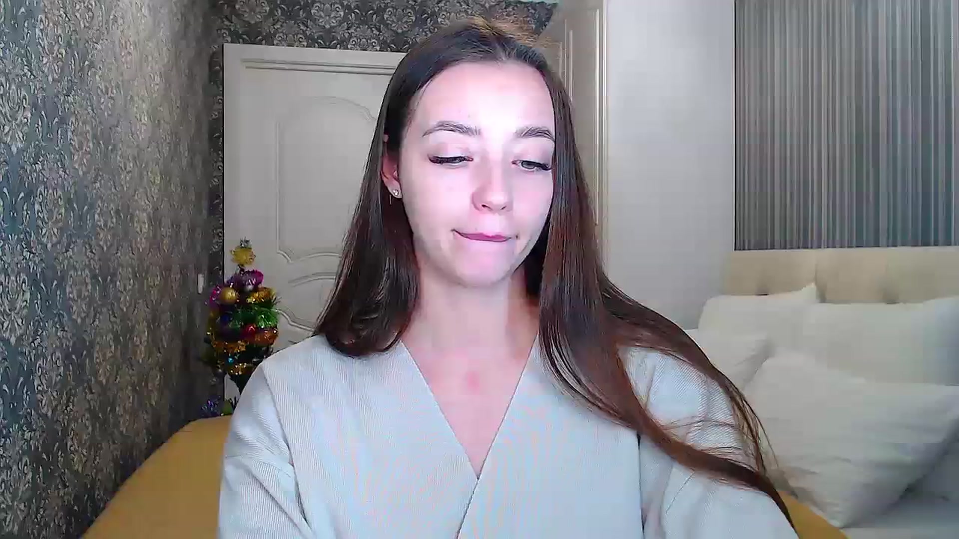 Gallery image thumbnail from EmeraldLilyyy's myfreecams stream on, 01/08/2024, 12:46 image 18 of 20