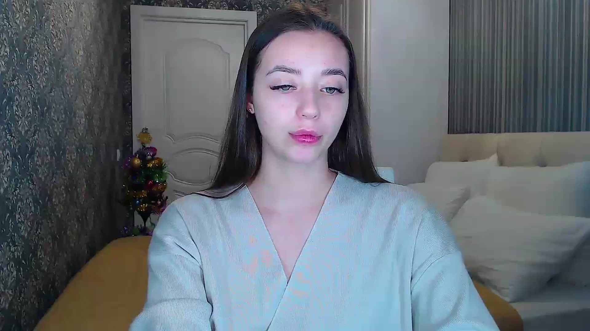 Gallery image thumbnail from EmeraldLilyyy's myfreecams stream on, 01/08/2024, 12:46 image 9 of 20