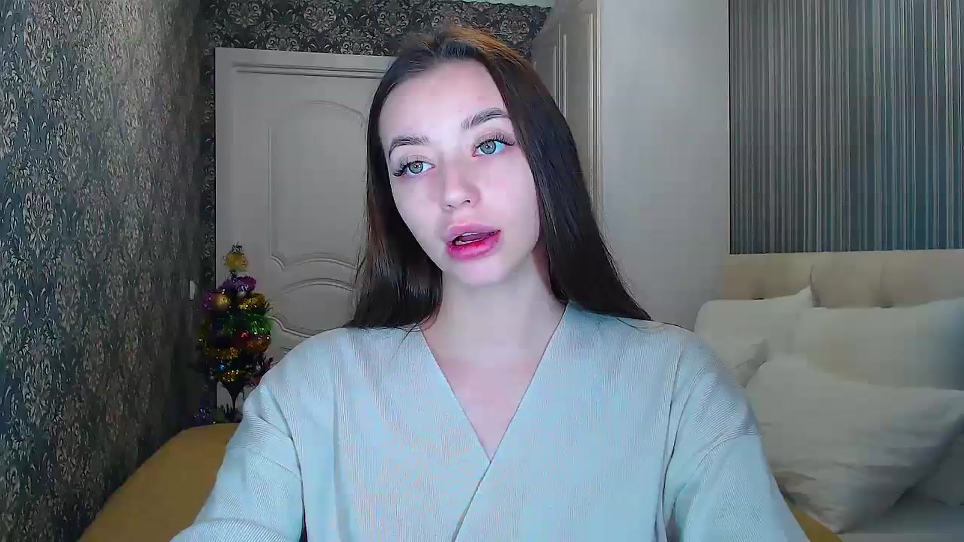 Gallery image thumbnail from EmeraldLilyyy's myfreecams stream on, 01/08/2024, 12:46 image 1 of 20