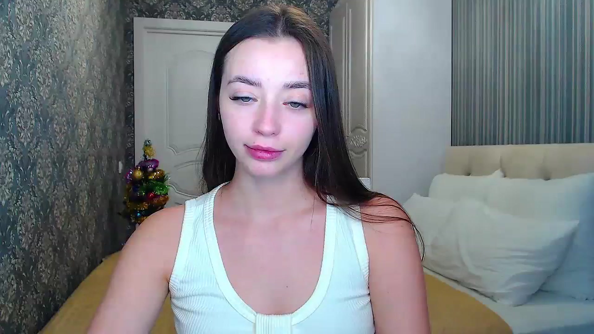 Gallery image thumbnail from EmeraldLilyyy's myfreecams stream on, 01/10/2024, 10:56 image 10 of 20