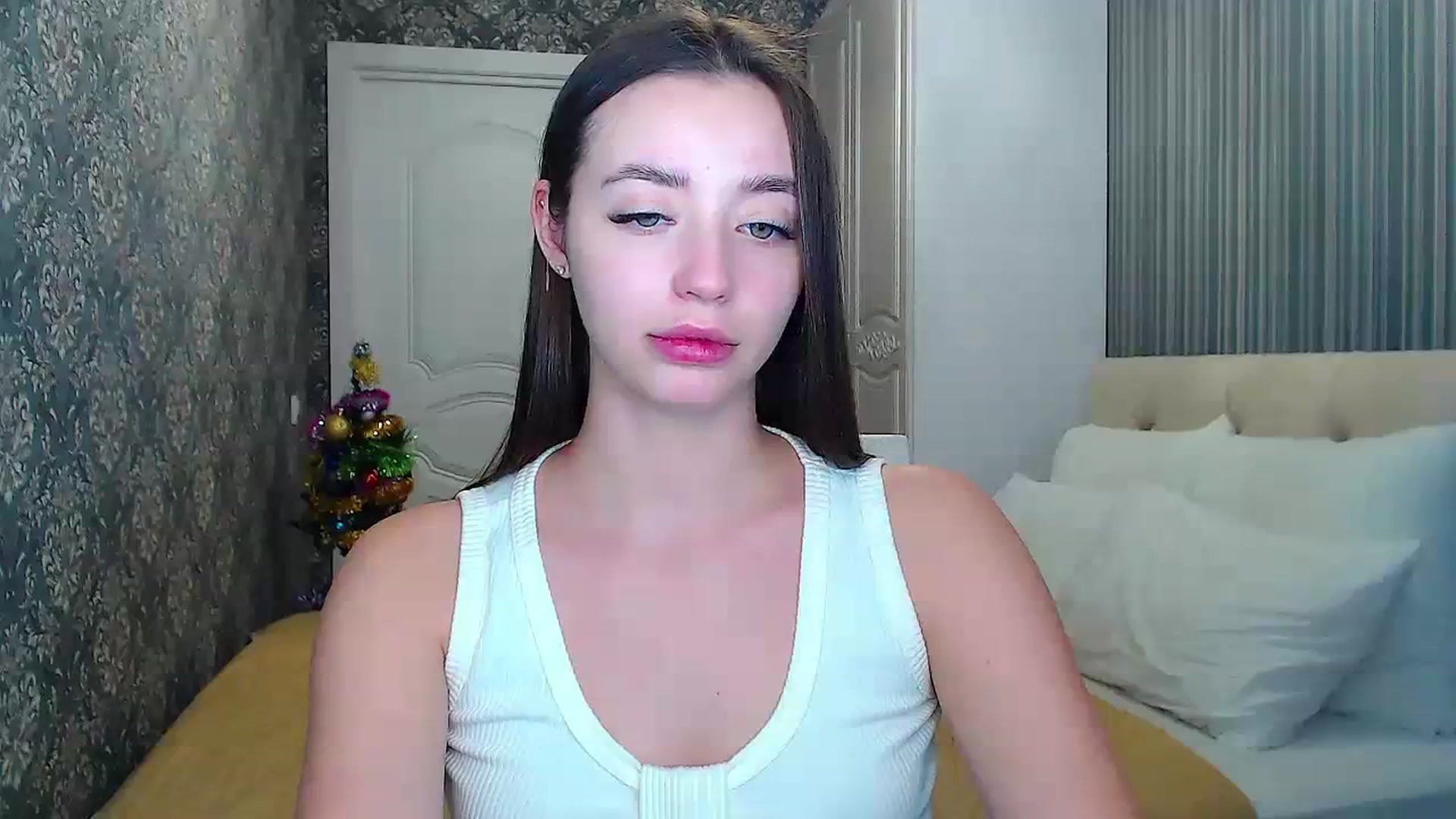 Gallery image thumbnail from EmeraldLilyyy's myfreecams stream on, 01/10/2024, 10:56 image 15 of 20