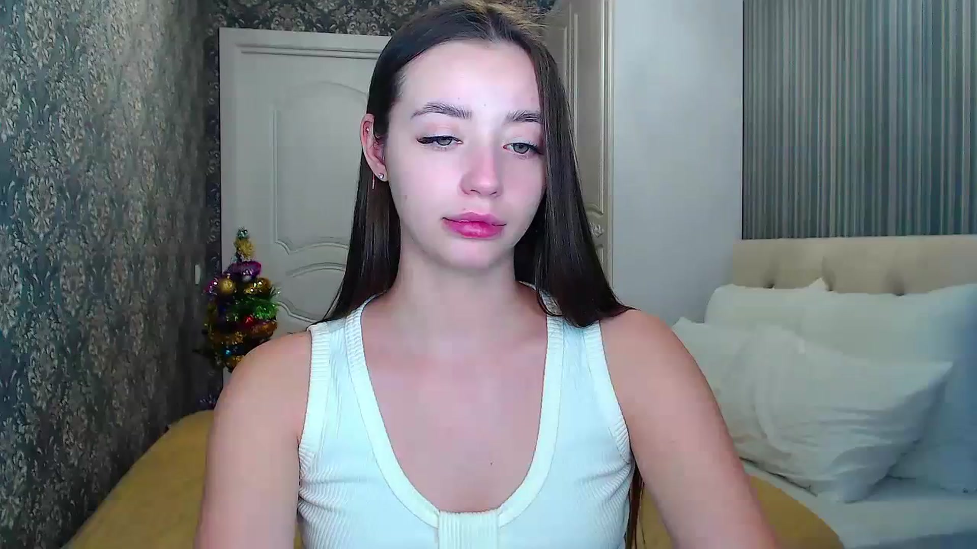 Gallery image thumbnail from EmeraldLilyyy's myfreecams stream on, 01/10/2024, 10:56 image 18 of 20