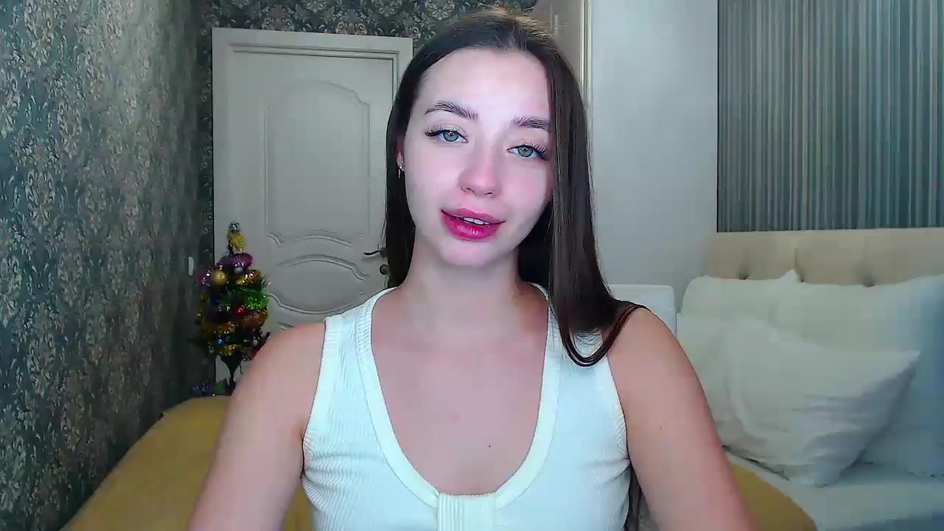 Gallery image thumbnail from EmeraldLilyyy's myfreecams stream on, 01/10/2024, 10:56 image 1 of 20