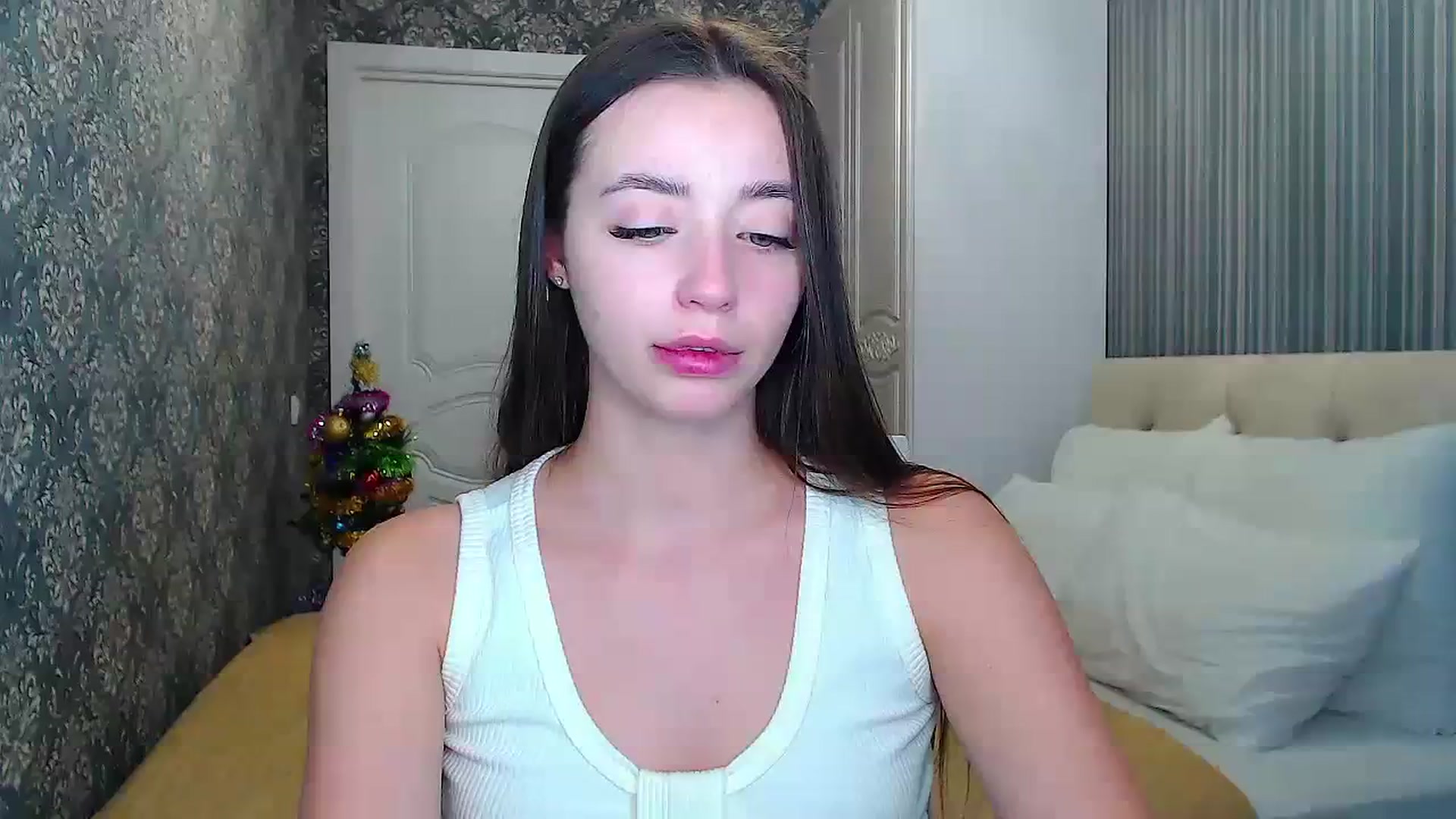Gallery image thumbnail from EmeraldLilyyy's myfreecams stream on, 01/10/2024, 10:56 image 9 of 20