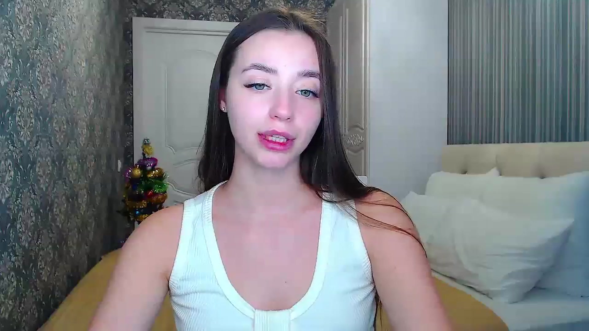 Gallery image thumbnail from EmeraldLilyyy's myfreecams stream on, 01/10/2024, 10:56 image 11 of 20
