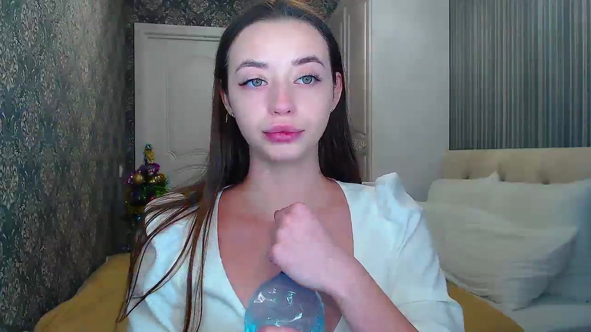 Gallery image thumbnail from EmeraldLilyyy's myfreecams stream on, 01/12/2024, 09:14 image 9 of 20