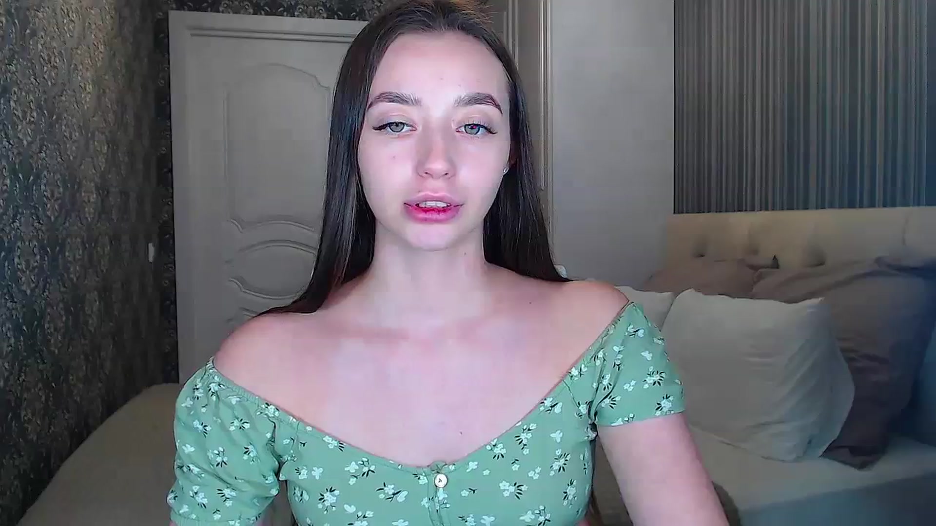Gallery image thumbnail from EmeraldLilyyy's myfreecams stream on, 01/17/2024, 11:59 image 9 of 20