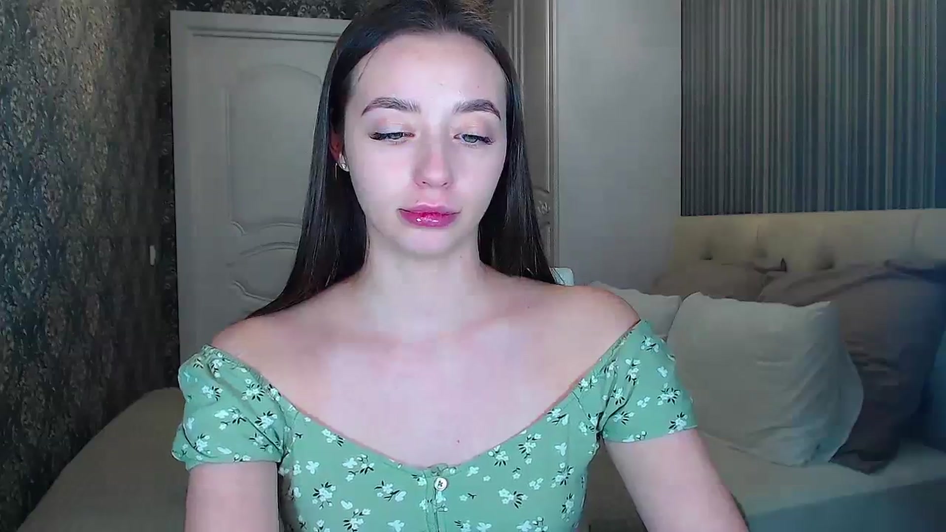 Gallery image thumbnail from EmeraldLilyyy's myfreecams stream on, 01/17/2024, 11:59 image 18 of 20
