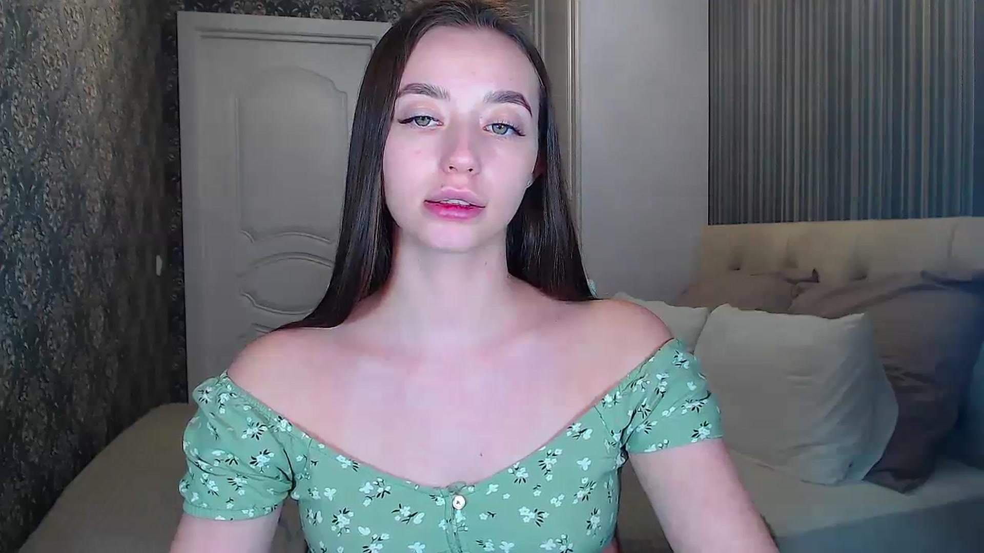 Gallery image thumbnail from EmeraldLilyyy's myfreecams stream on, 01/17/2024, 11:59 image 13 of 20