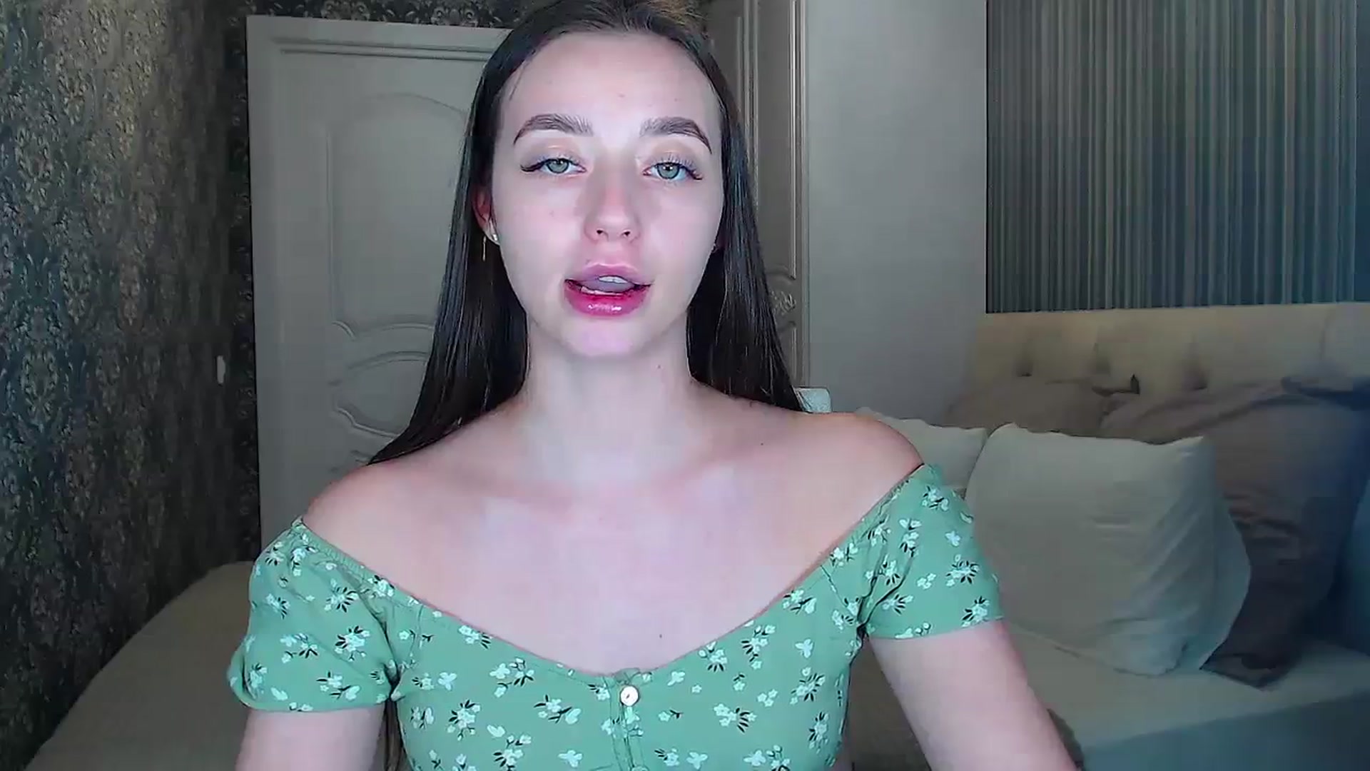Gallery image thumbnail from EmeraldLilyyy's myfreecams stream on, 01/17/2024, 11:59 image 19 of 20