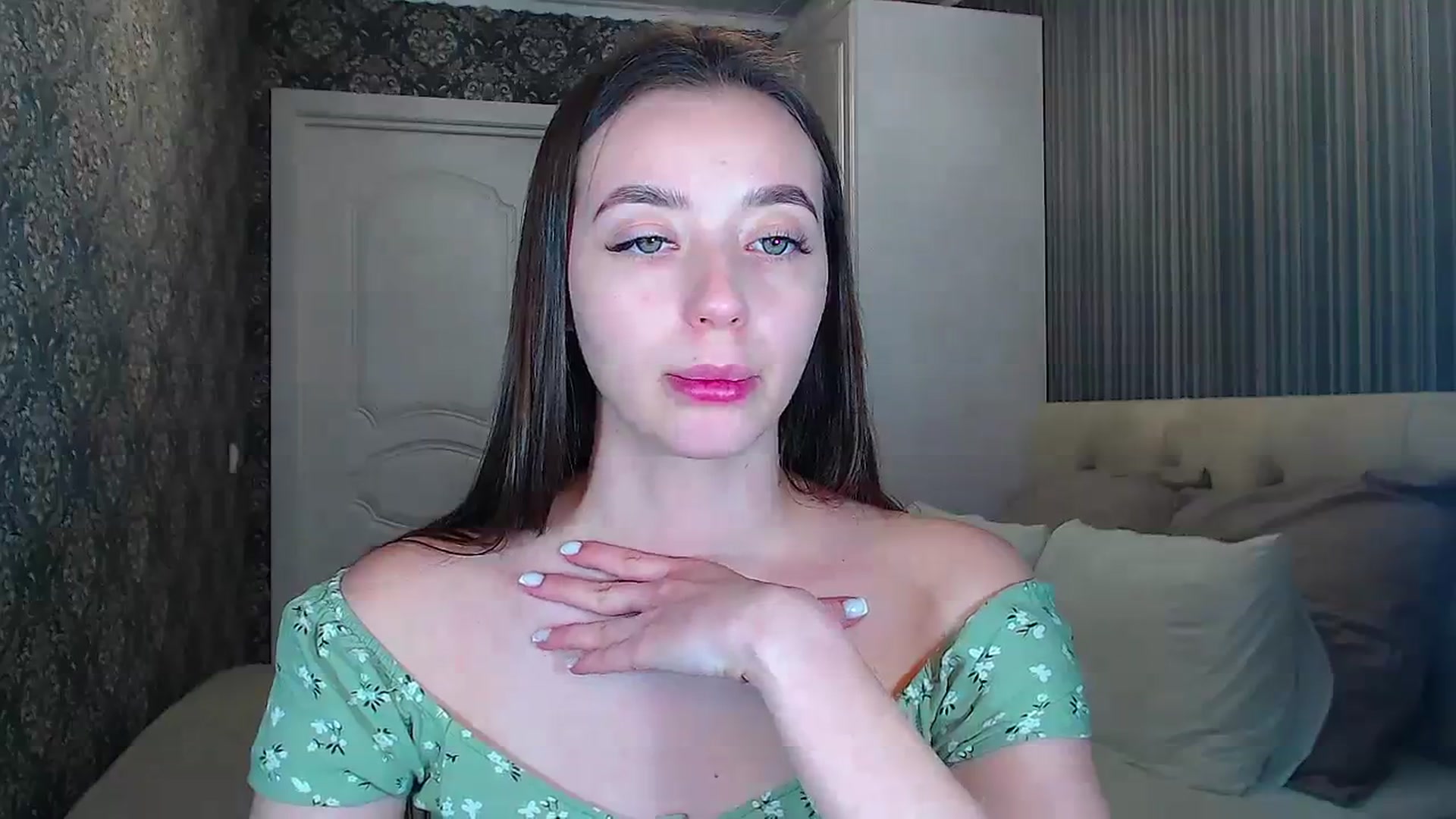 Gallery image thumbnail from EmeraldLilyyy's myfreecams stream on, 01/17/2024, 13:29 image 2 of 20