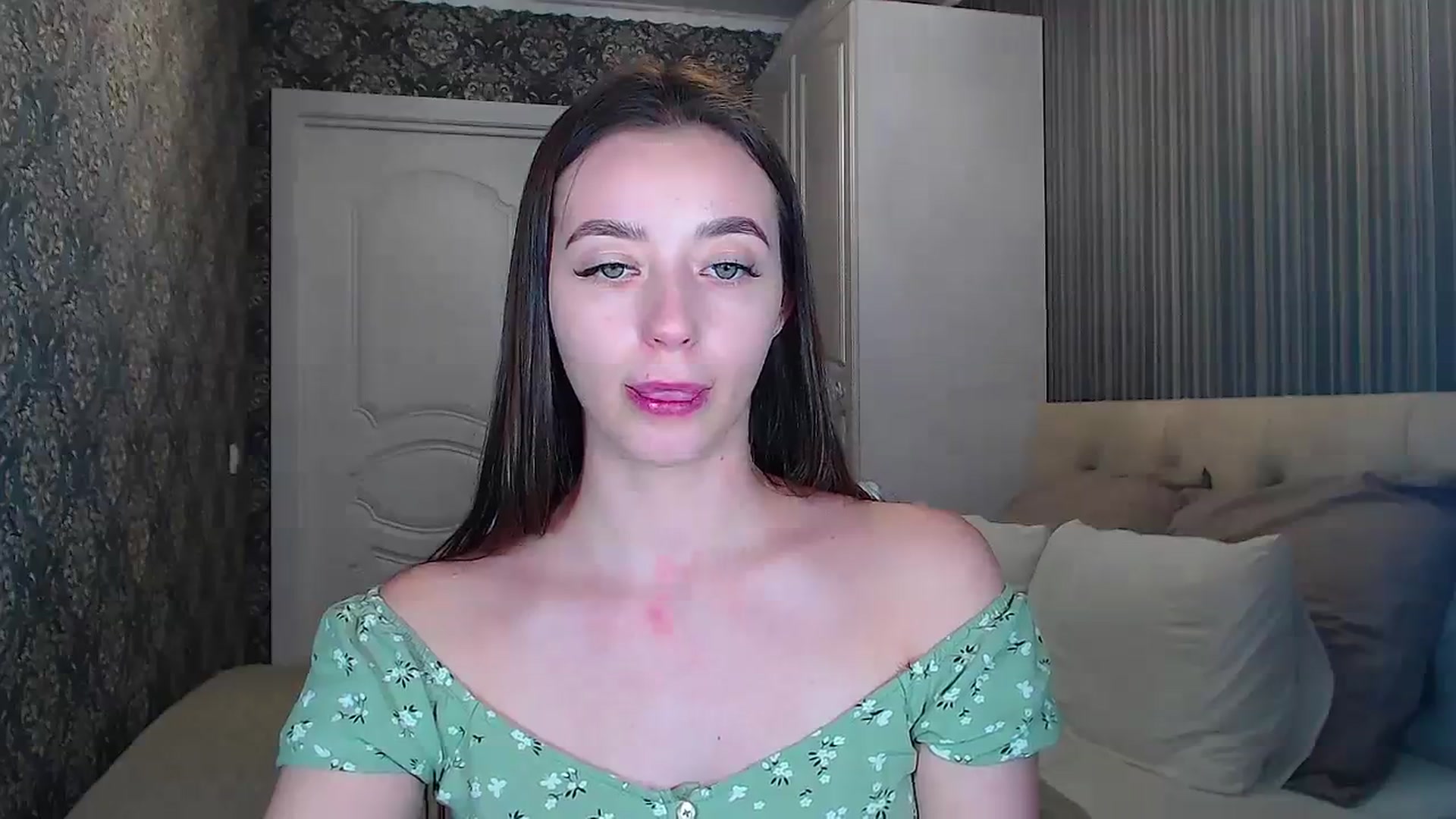 Gallery image thumbnail from EmeraldLilyyy's myfreecams stream on, 01/17/2024, 13:29 image 4 of 20