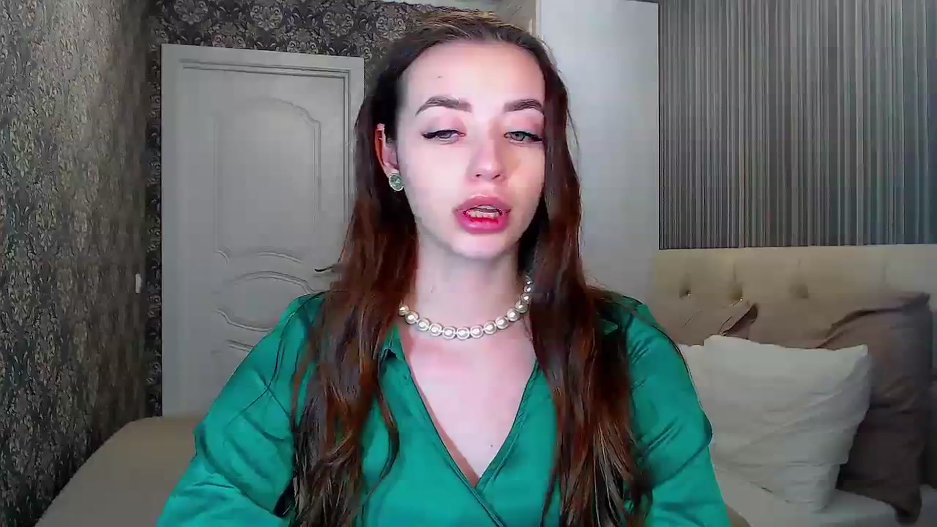 Gallery image thumbnail from EmeraldLilyyy's myfreecams stream on, 02/14/2024, 11:53 image 16 of 20