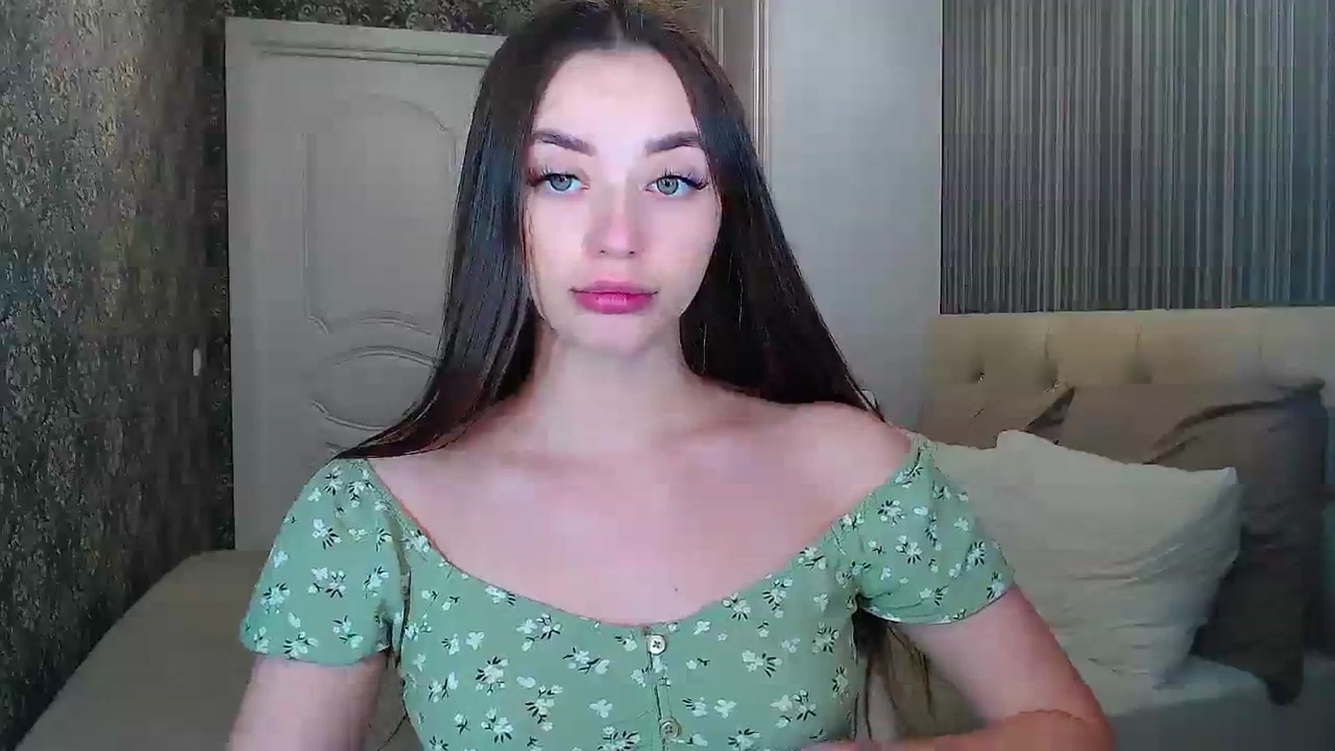 Gallery image thumbnail from EmeraldLilyyy's myfreecams stream on, 02/15/2024, 13:52 image 13 of 20