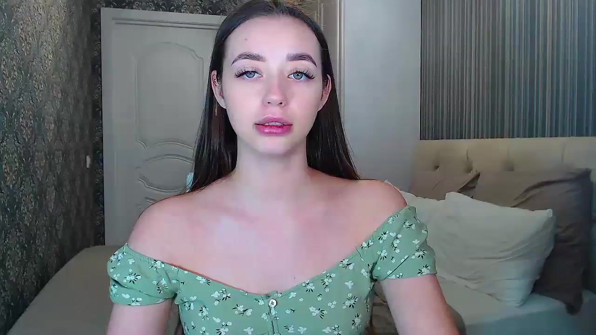 Gallery image thumbnail from EmeraldLilyyy's myfreecams stream on, 02/15/2024, 13:52 image 1 of 20