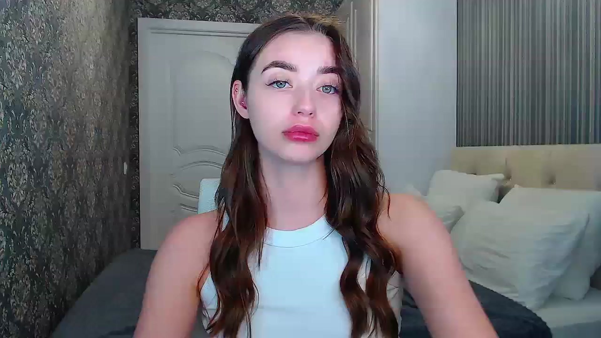 Gallery image thumbnail from EmeraldLilyyy's myfreecams stream on, 03/05/2024, 13:34 image 12 of 20
