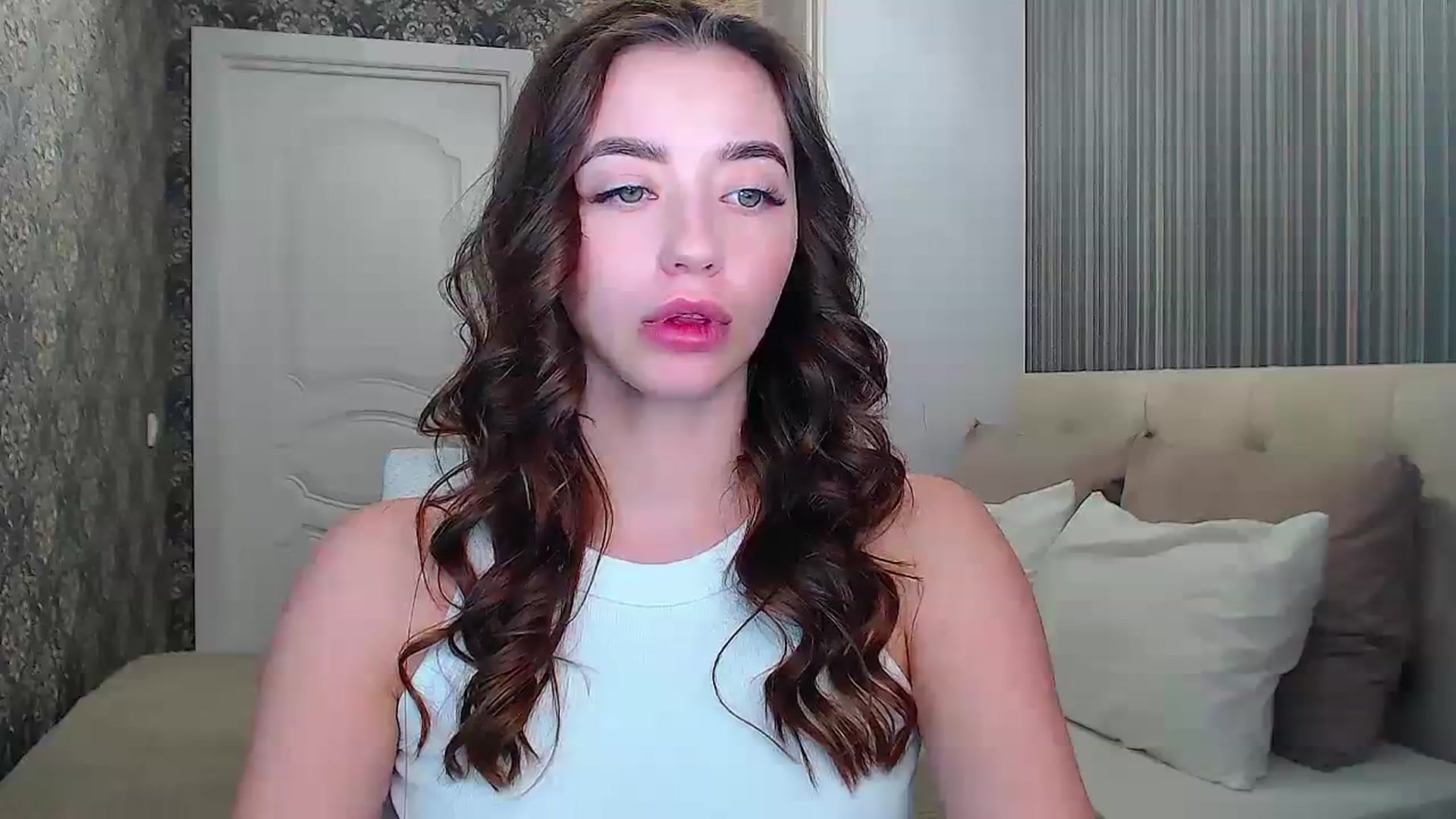 Gallery image thumbnail from EmeraldLilyyy's myfreecams stream on, 03/24/2024, 12:51 image 17 of 20