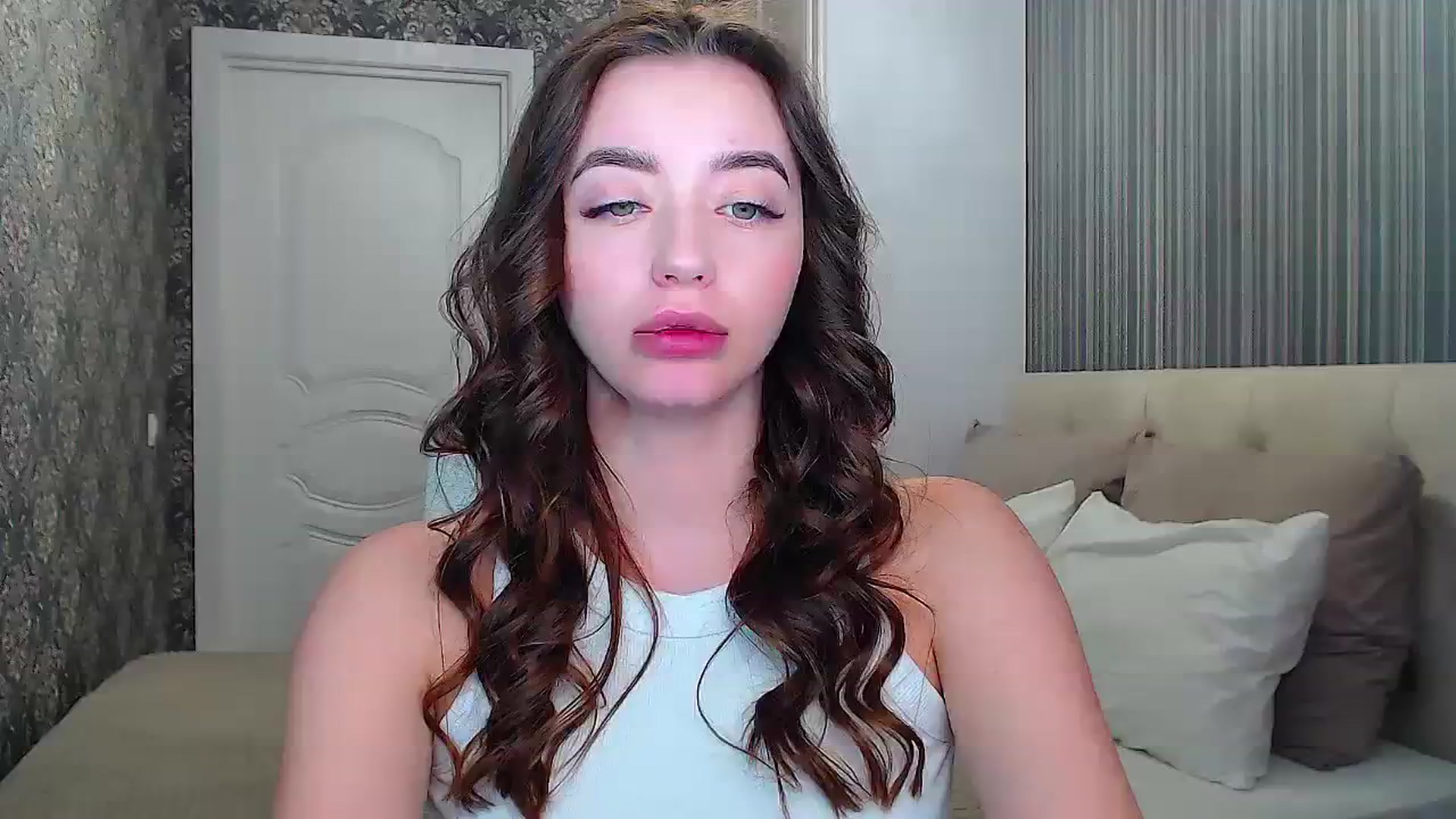 Gallery image thumbnail from EmeraldLilyyy's myfreecams stream on, 03/24/2024, 12:51 image 12 of 20