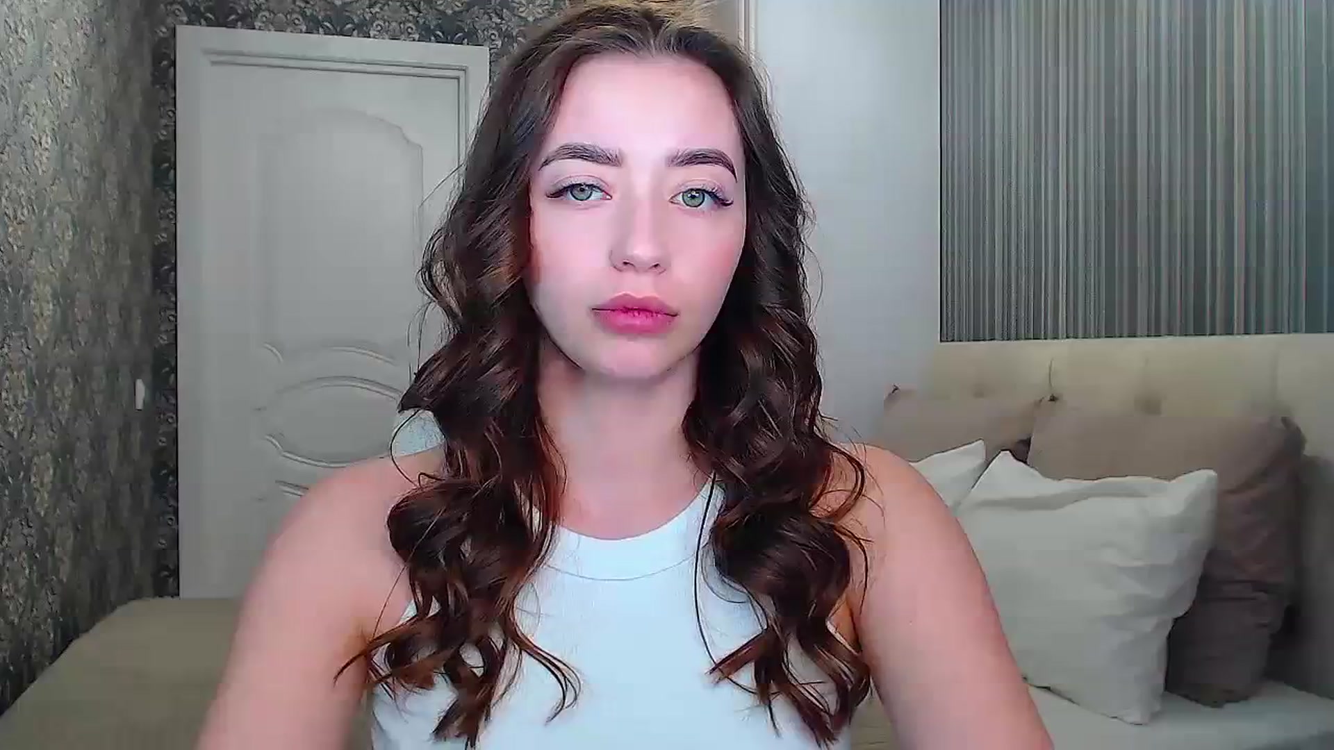 Gallery image thumbnail from EmeraldLilyyy's myfreecams stream on, 03/24/2024, 12:51 image 7 of 20